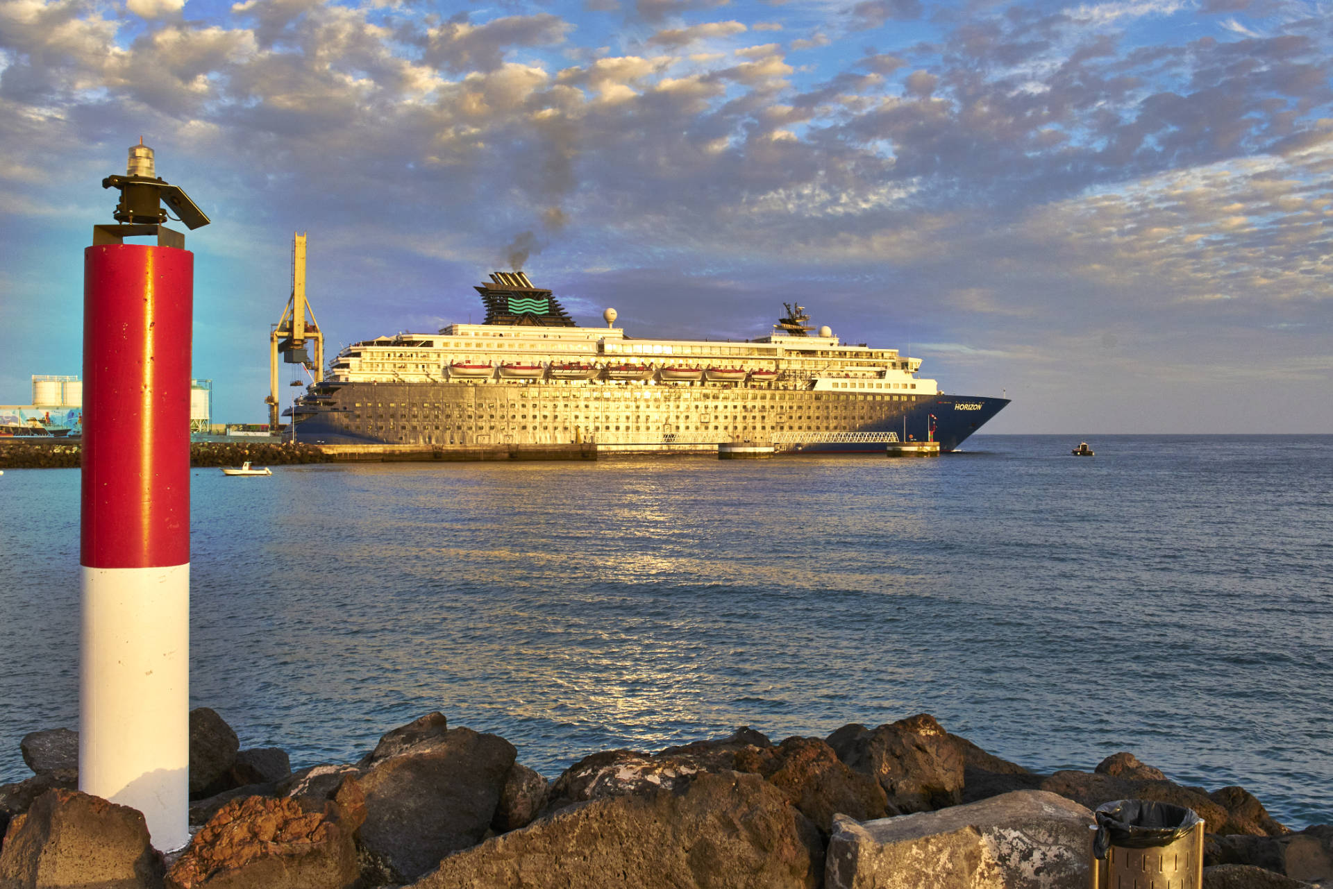 Horizon der Celebrity Cruises in Puerto del Rosario – 2022 in der Türkei verschrottet.