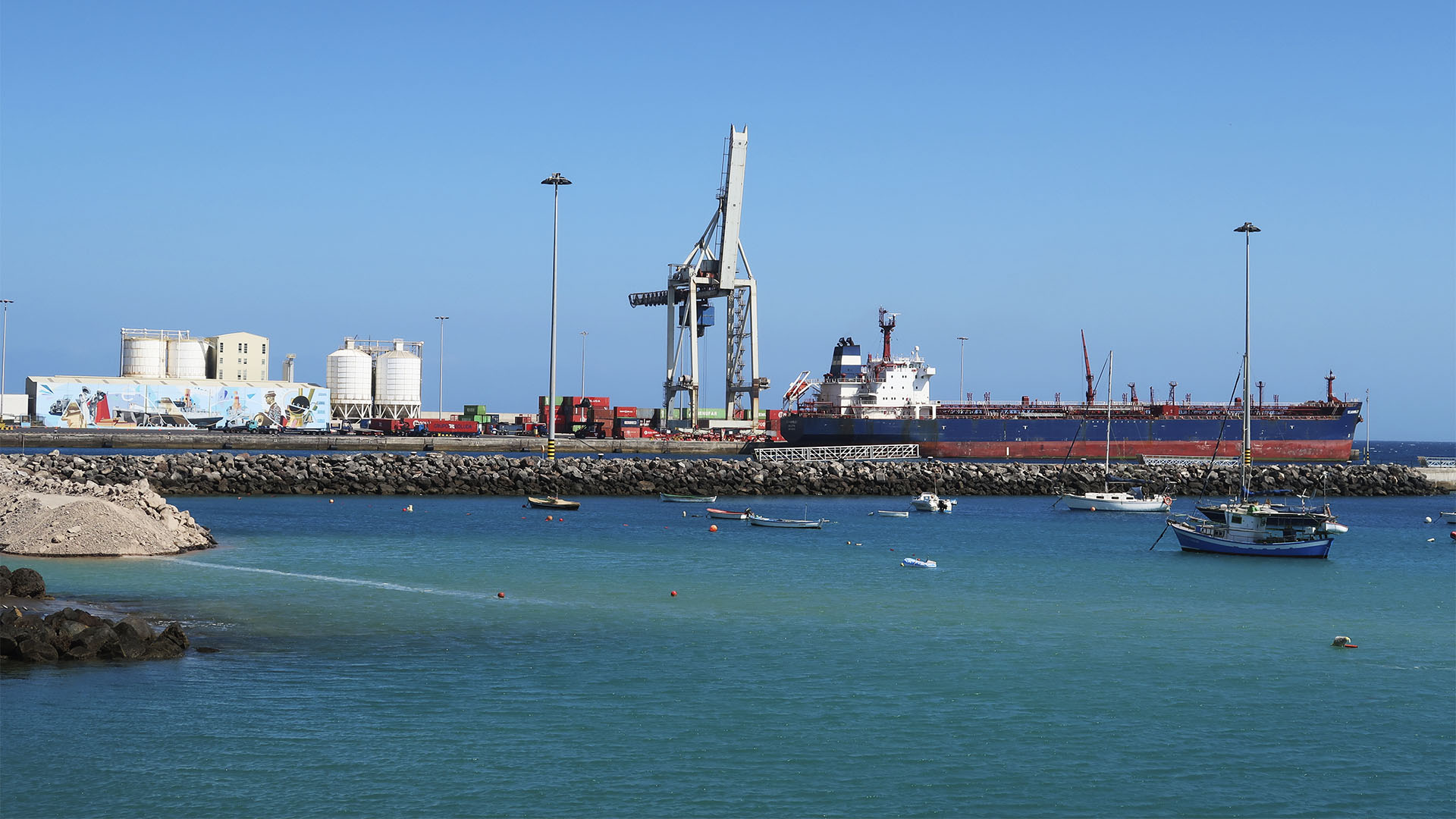 Der Frachthafen von Puerto del Rosario Fuerteventura.