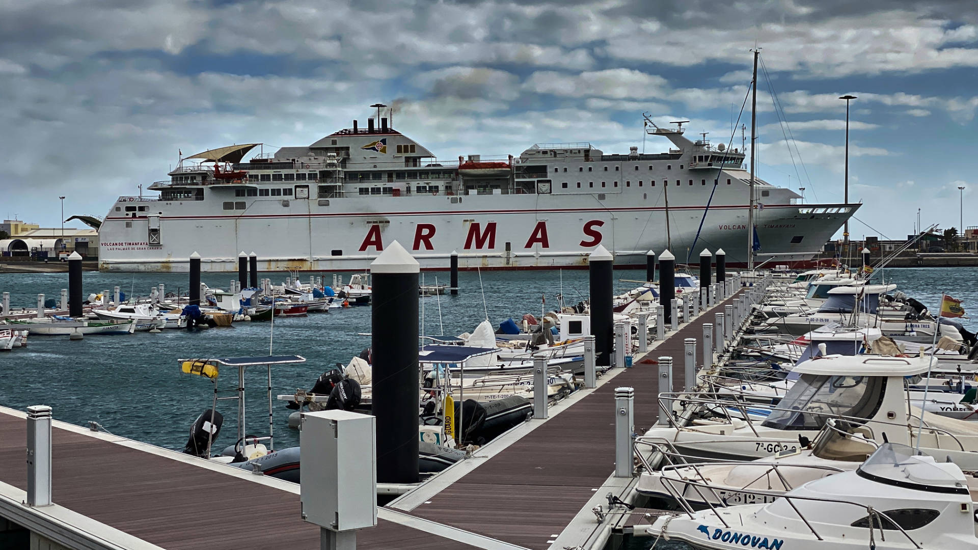 Puerto del Rosario – die Armas Fähre nach Puerto de la Luz Las Palmas Gran Canaria.