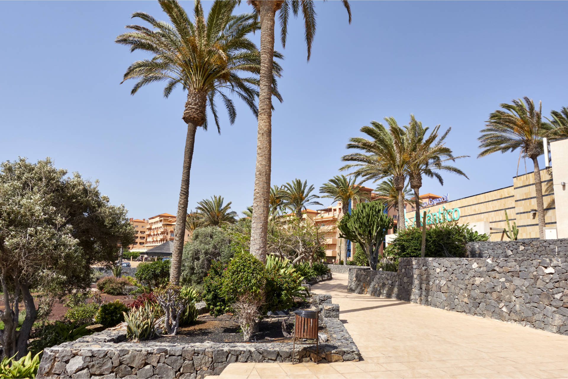 Caleta de Fuste Centro Comercial Fuerteventura.