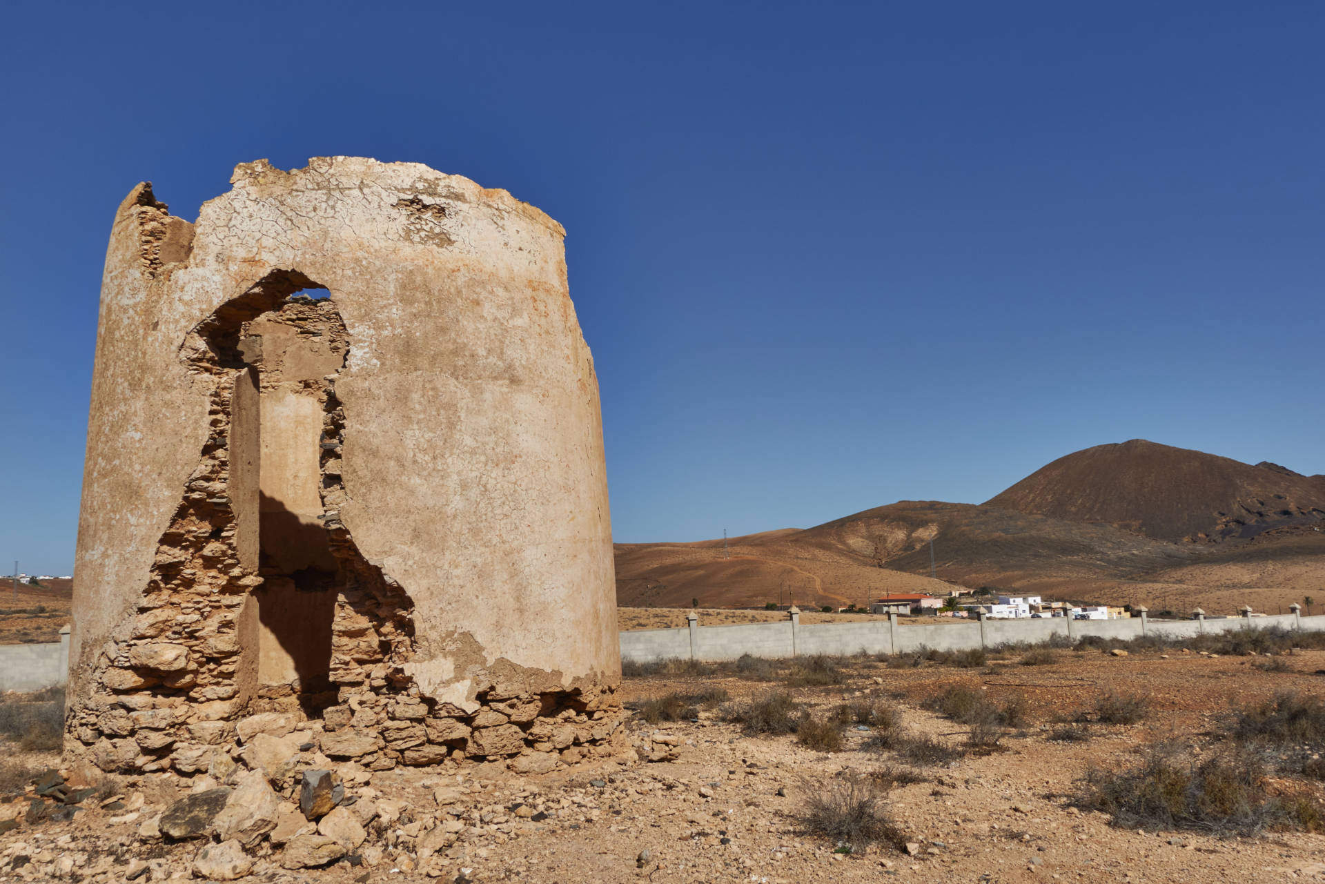 Ruine einer historischen Windmühle in Tiscamanita Fuerteventura.