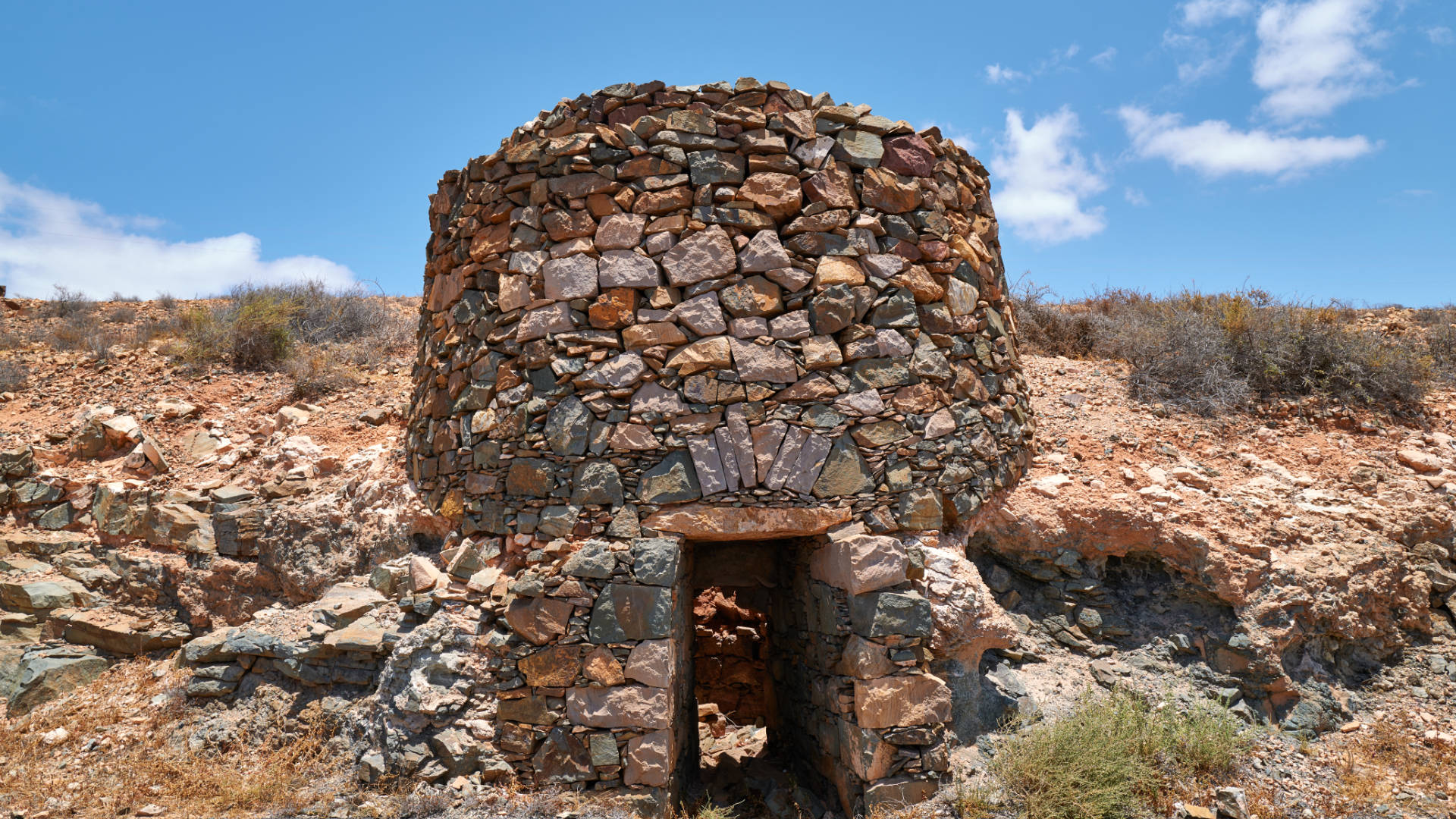 Der historische Kalkofen im Norden des Ortes Pájara an der FV-30.