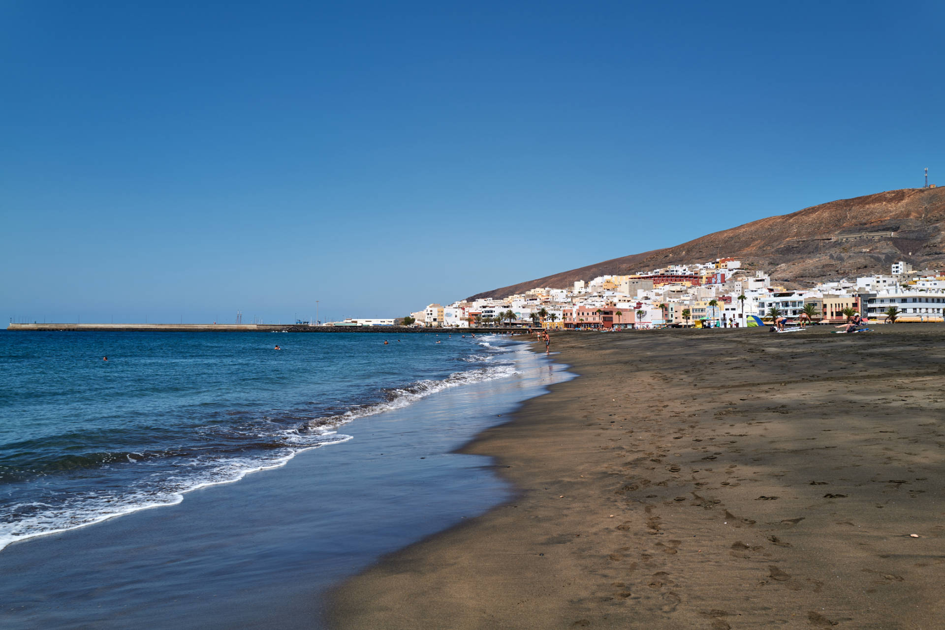 Der schöne Stadtstrand von Gran Tarajal.