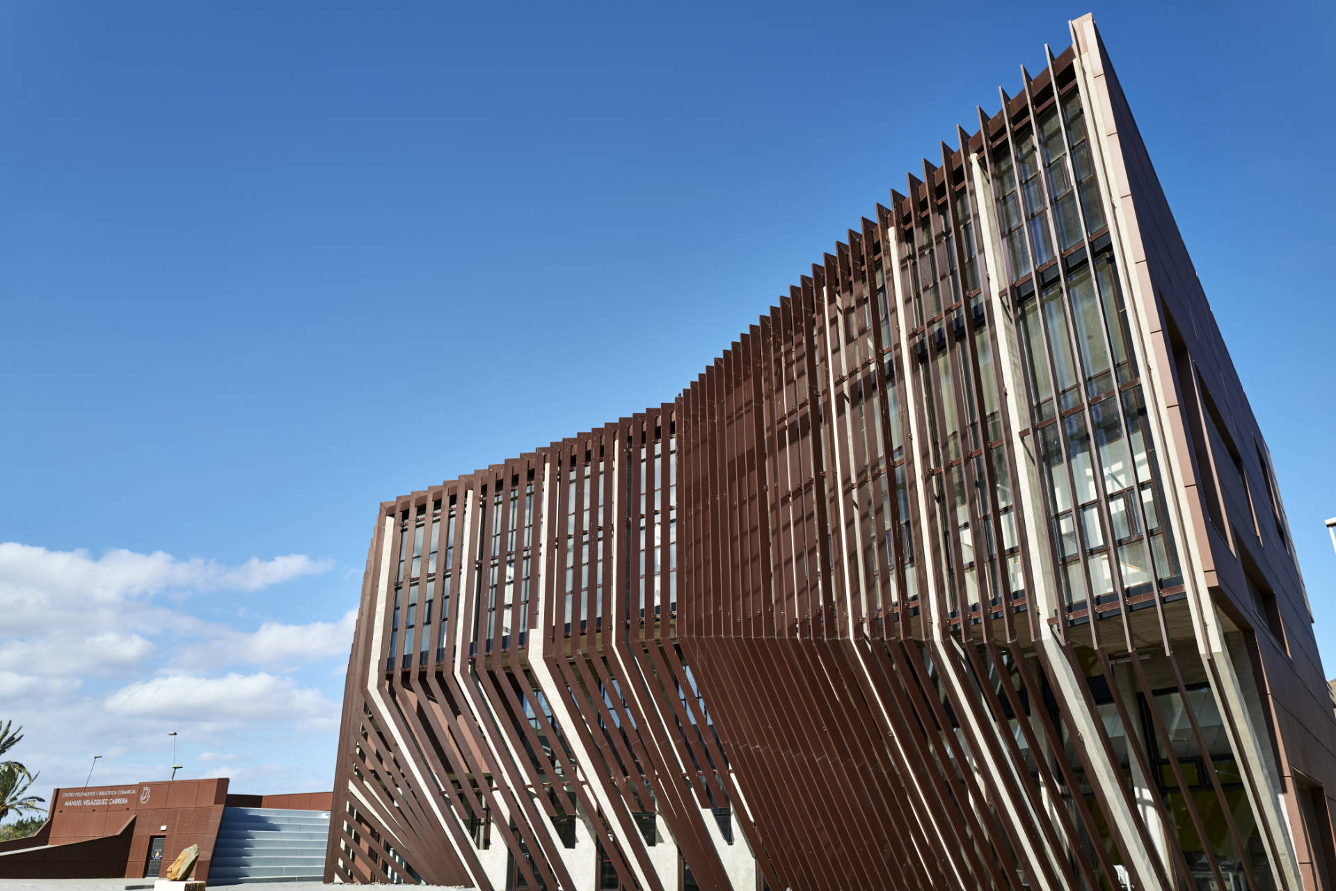 Die neue Bibliothek von Gran Tarajal, eröffnet April 2023 aber ohne Bücher.