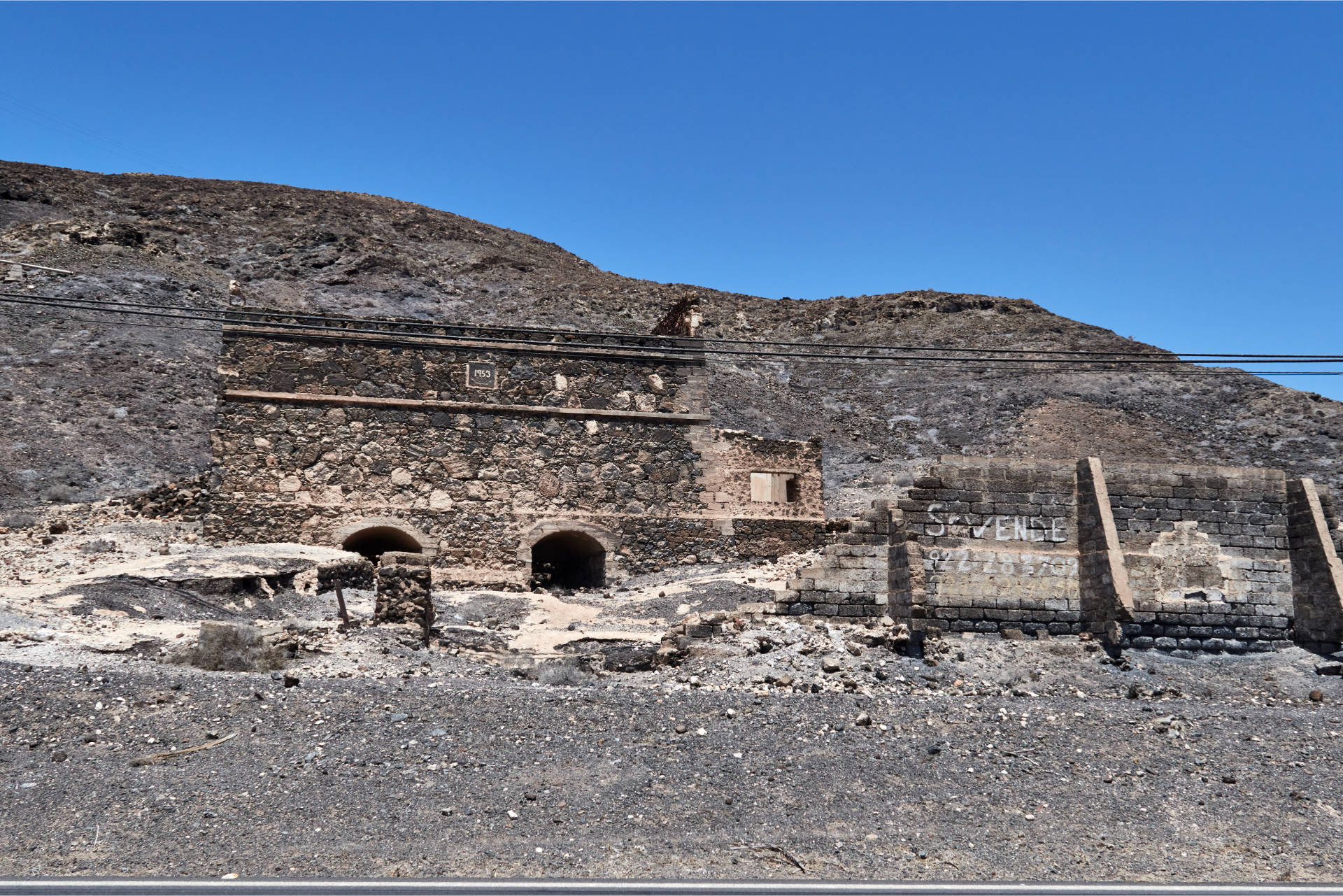 Der Kalkofen aus dem Jahr 1953 an der Stadtausfahrt von Gran Tarajal Fuerteventura.