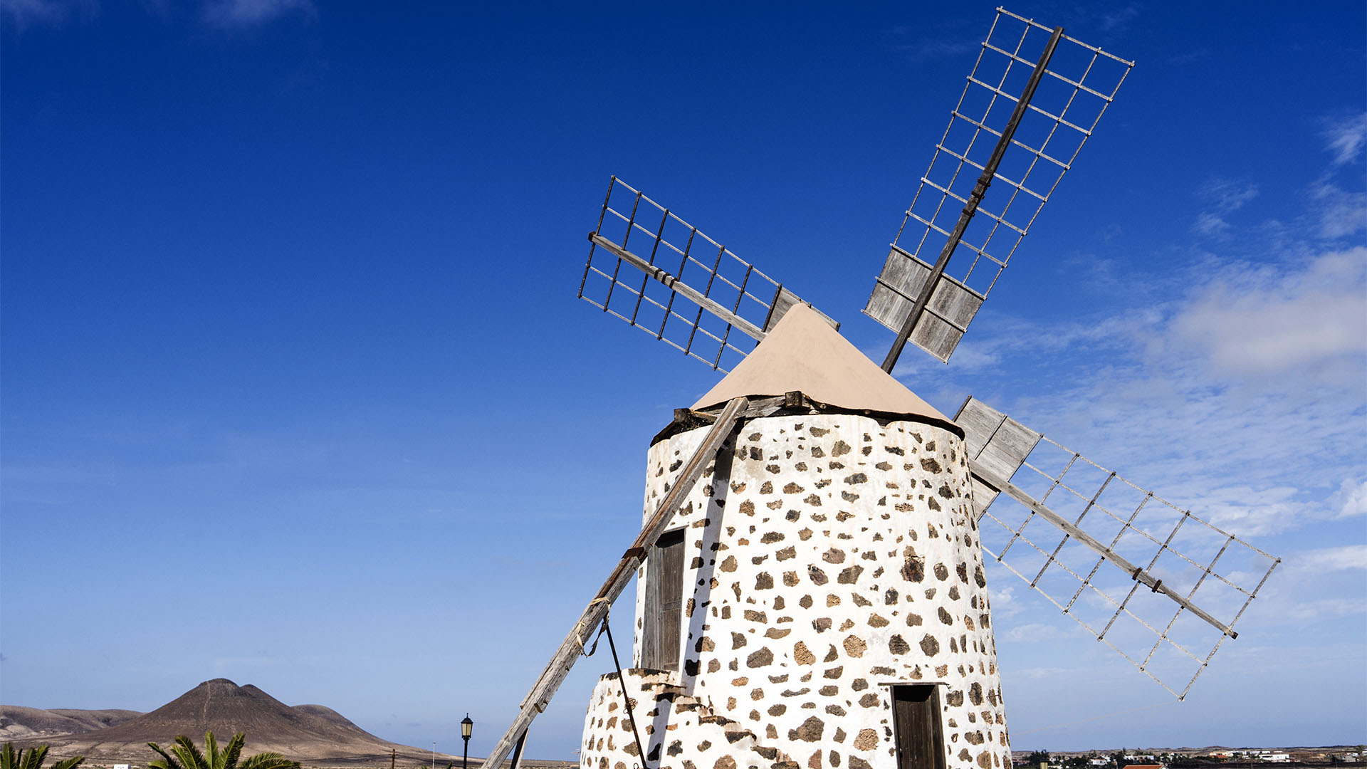 Fuerteventura Inselrundfahrt Norden – Lajares Windmühlen.