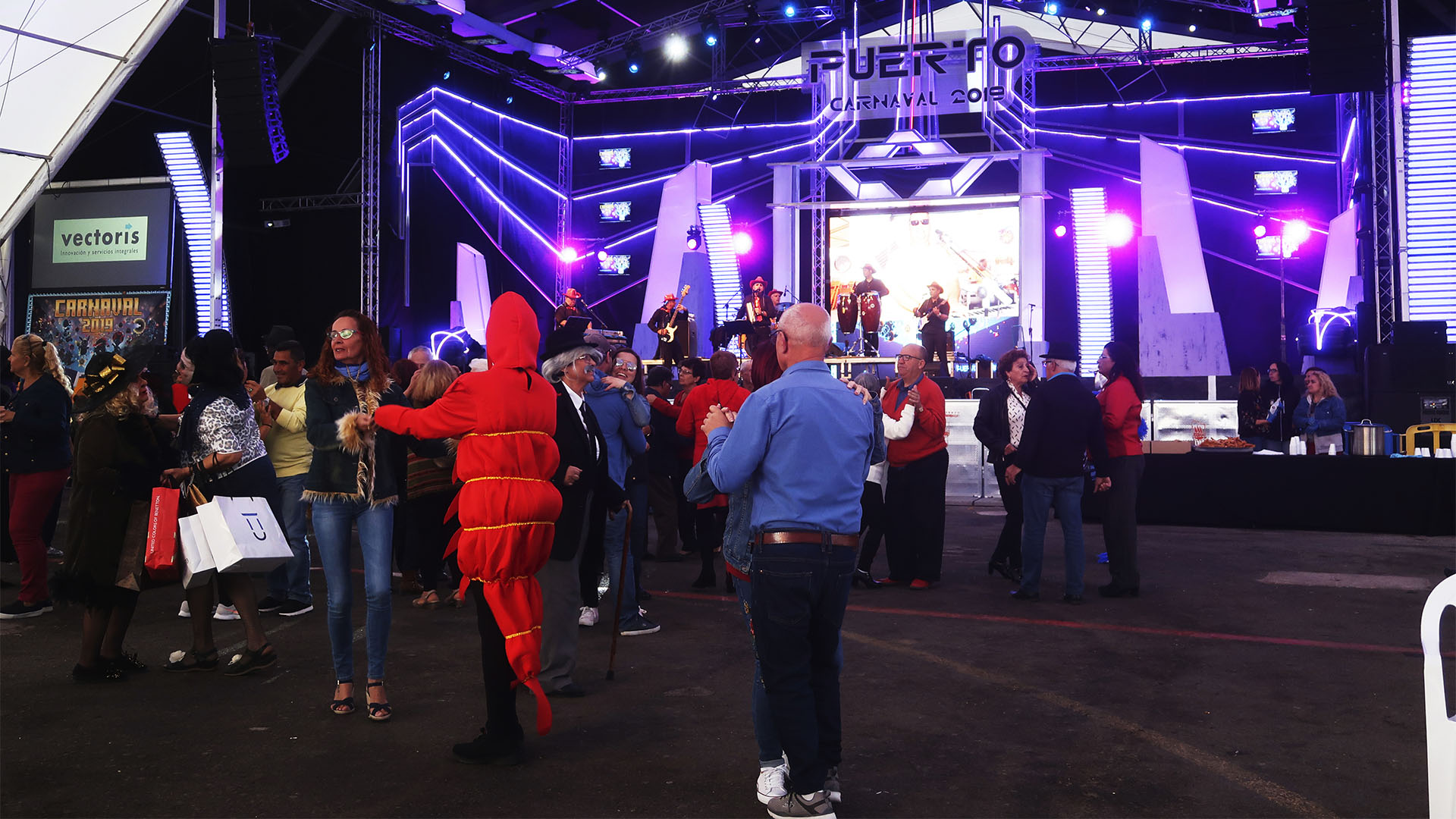 Karneval in Puerto del Rosario Fuerteventura – der Festplatz – Gran Verbena.