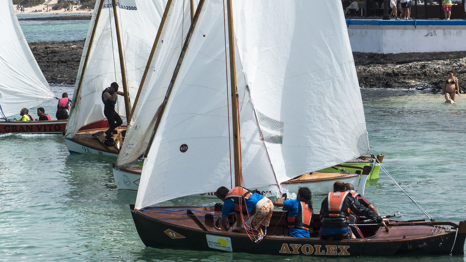 Sportveranstaltungen auf Fuerteventura: Corralejo Regata de Vela Latina.