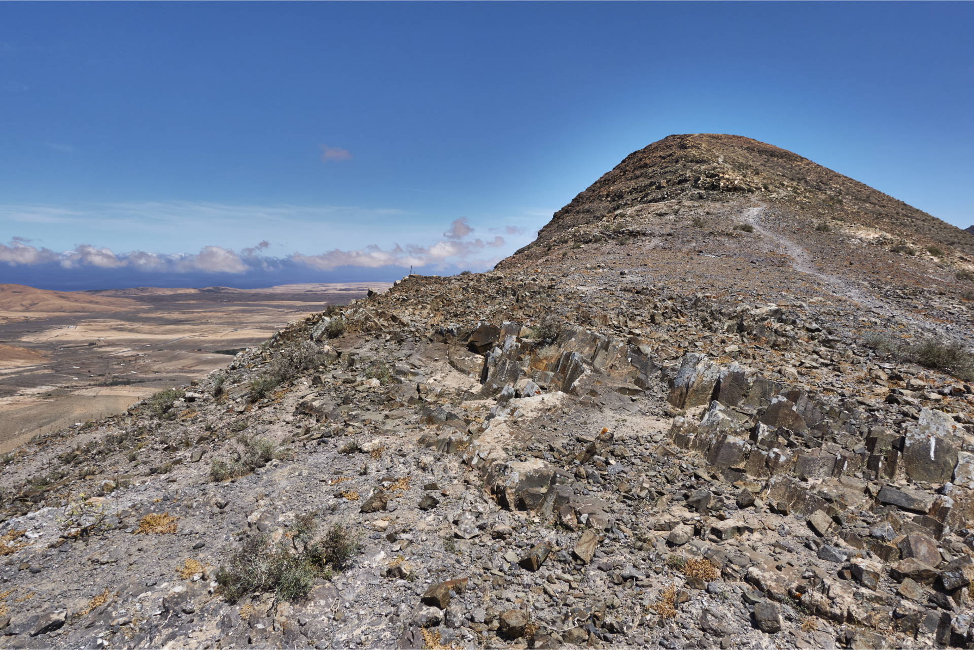 Trailrunning Fuerteventura – vom degollade hinauf zum Morro de Cagadas Blandas (525m).