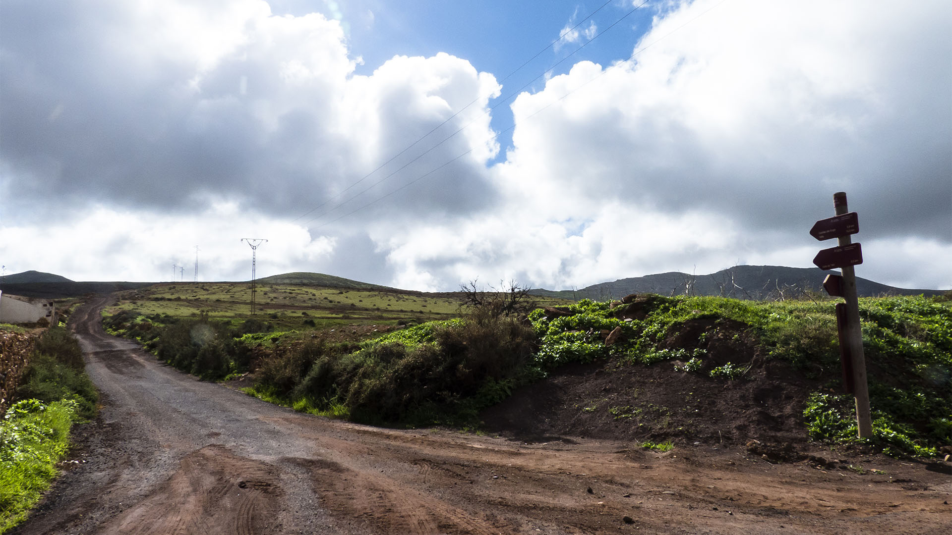 Von der Ringkampfarena in Tetir hinauf zum Pass am Montaña de San Andrés.