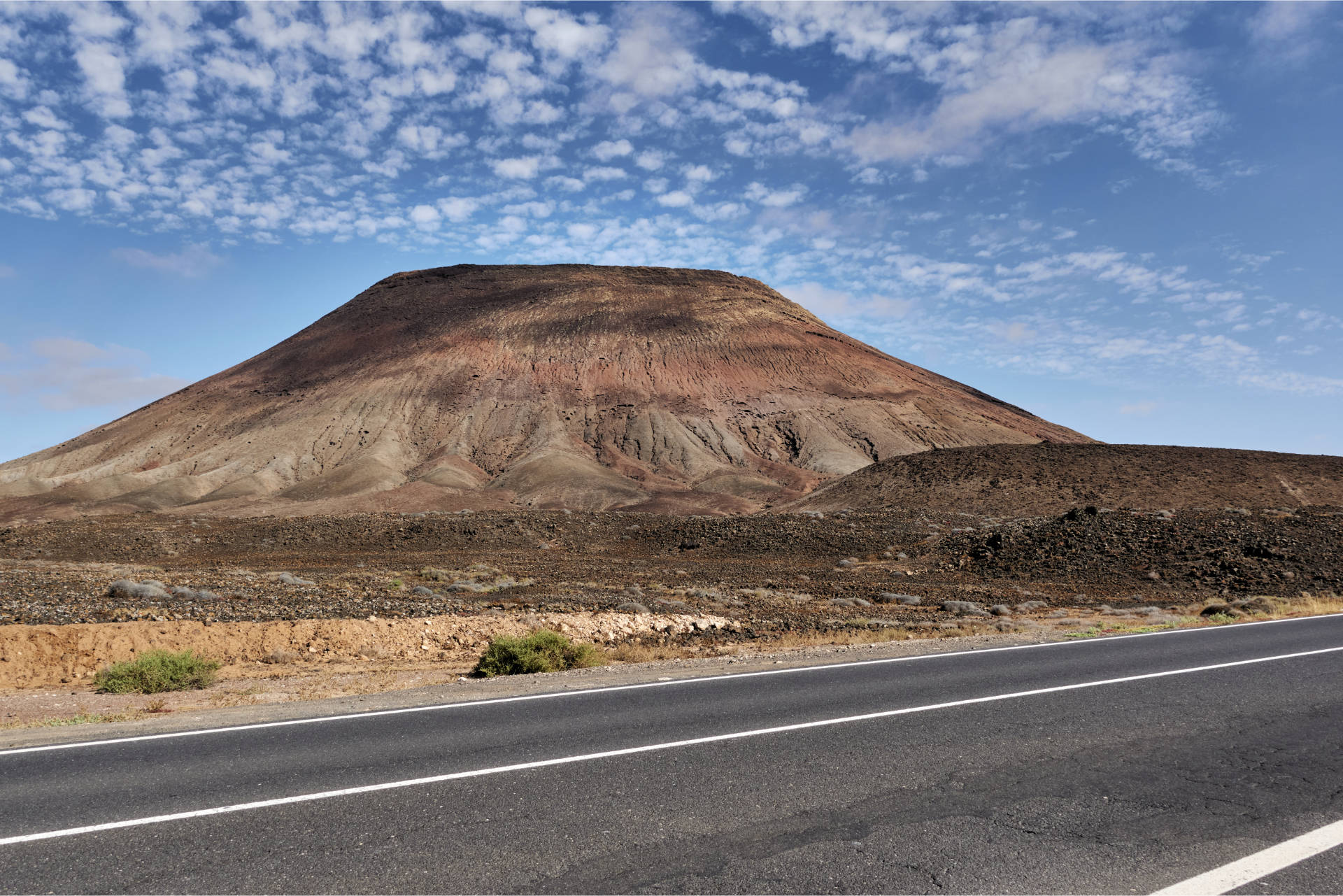 Montaña Roja (314m) Fuerteventura im Morgenlicht.