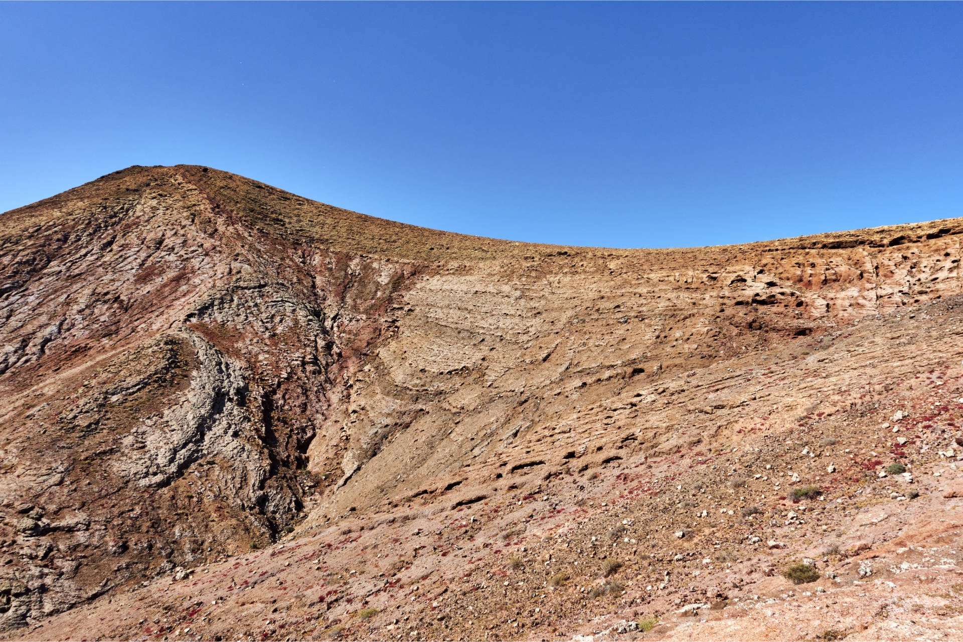 Montaña Roja mit dem Barranco del Moro und der Felswand El Padrastro.