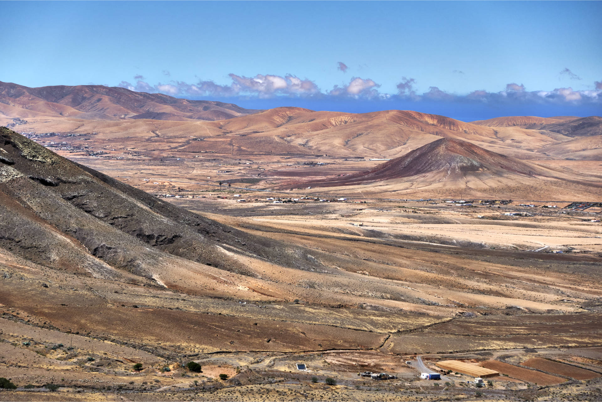 Wandern Fuerteventura – am degollada zwischen Morro de Facay (520m) und Morro de Cagadas Blandas (525m).