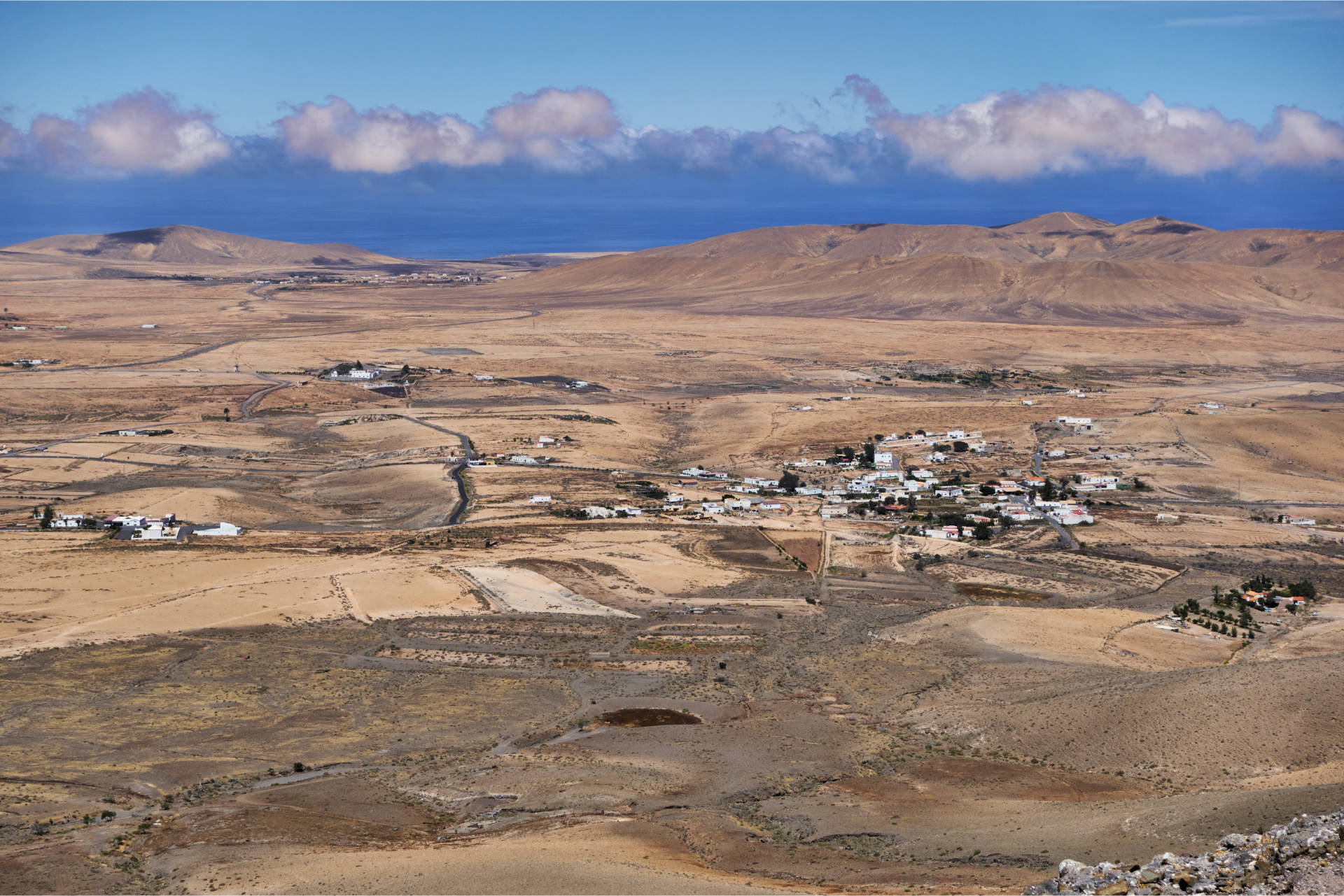 Wandern Fuerteventura – vom degollada hinauf zum Morro de Cagadas Blandas (525m).
