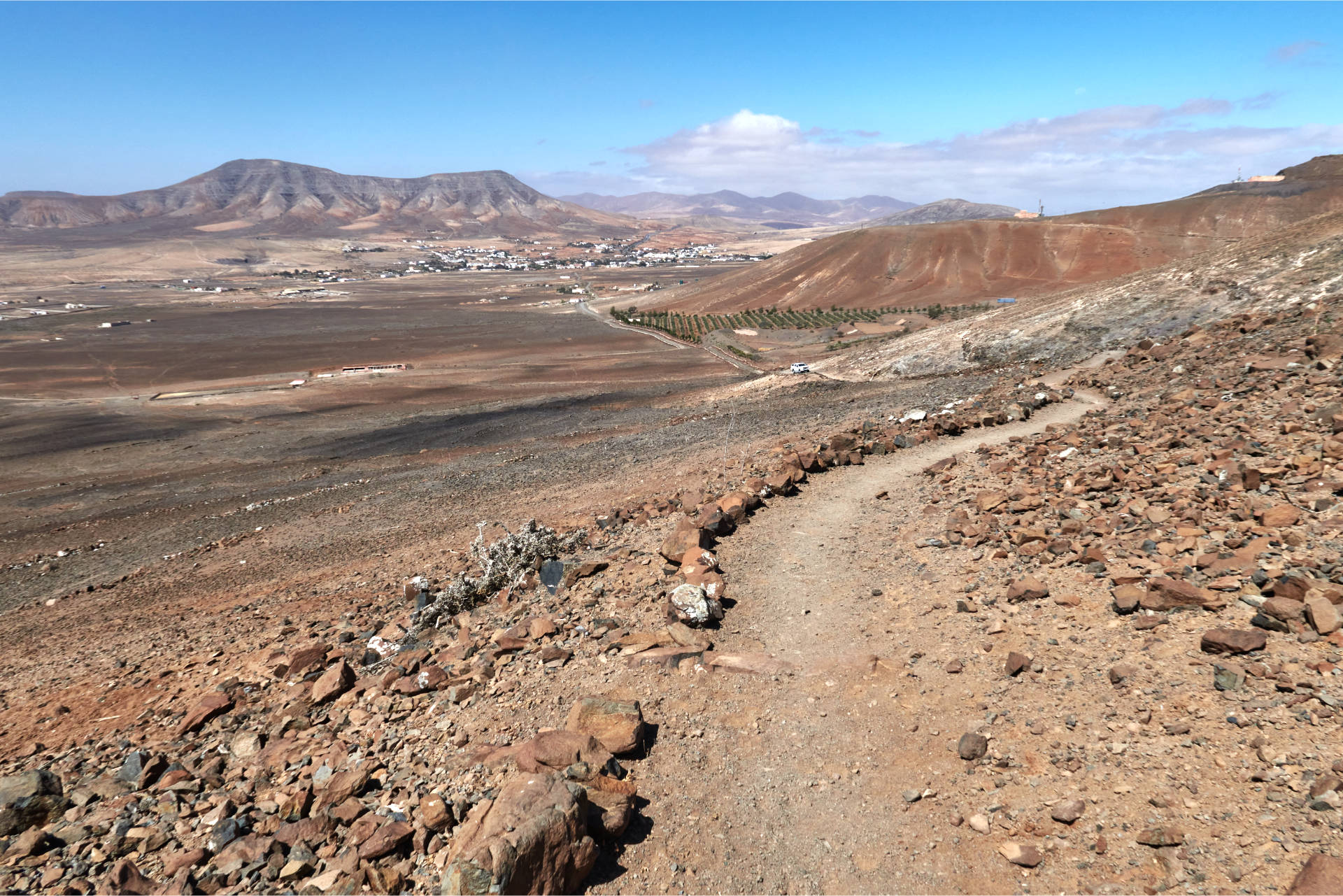 Nach den Serpentinen – schneller Trail durch die Bergflanke.