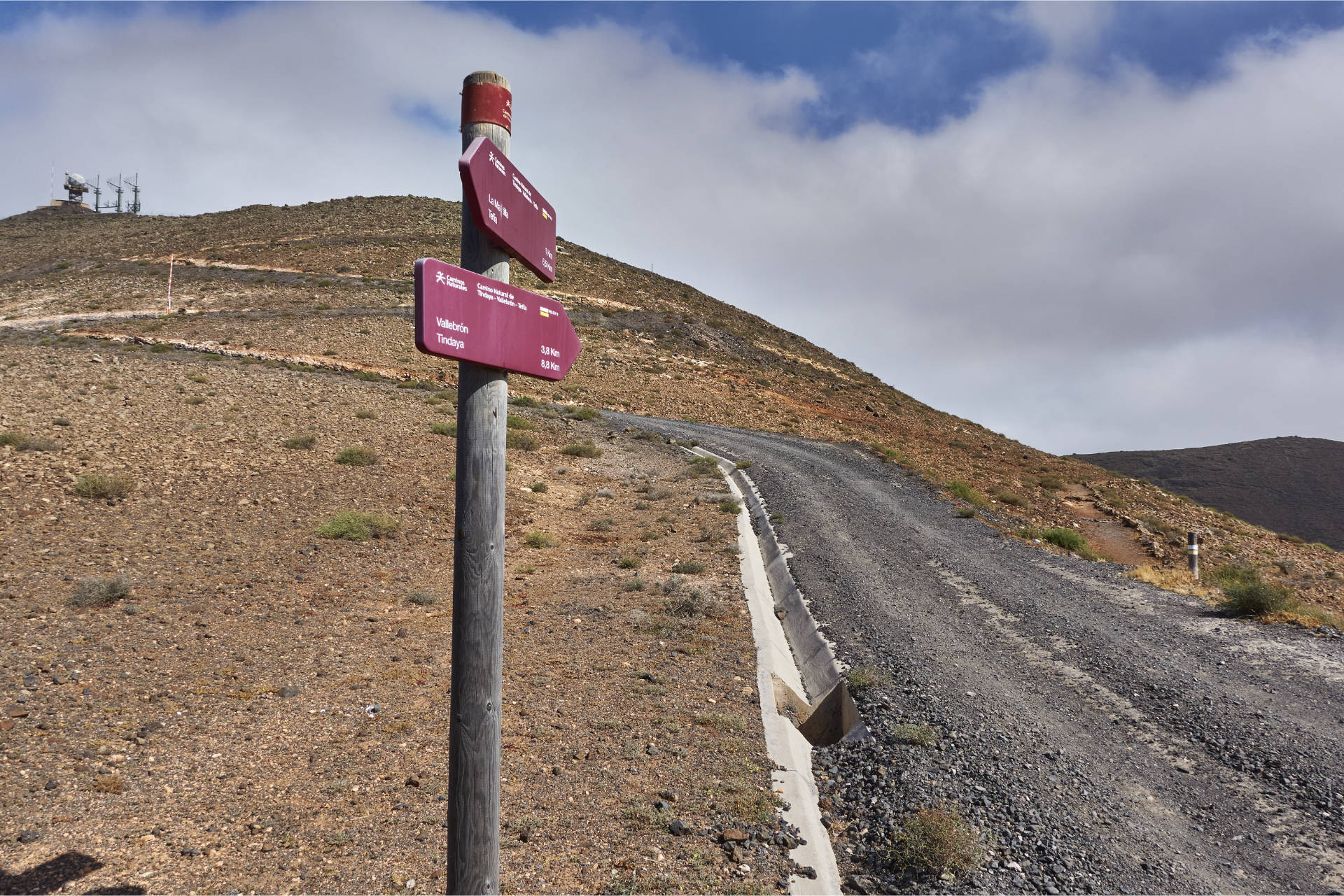 Militärstrasse hinauf zur Radarstation am Montaña de la Muda (691m).