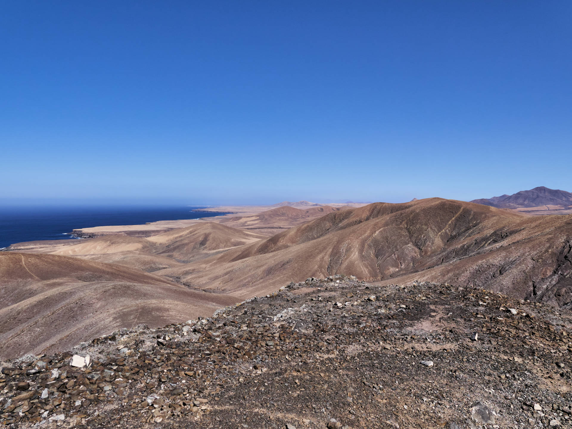 Vom Embalse de los Molinos über den Atalaya Risco Grande (328 m) zum wilden Playa de los Mozos.