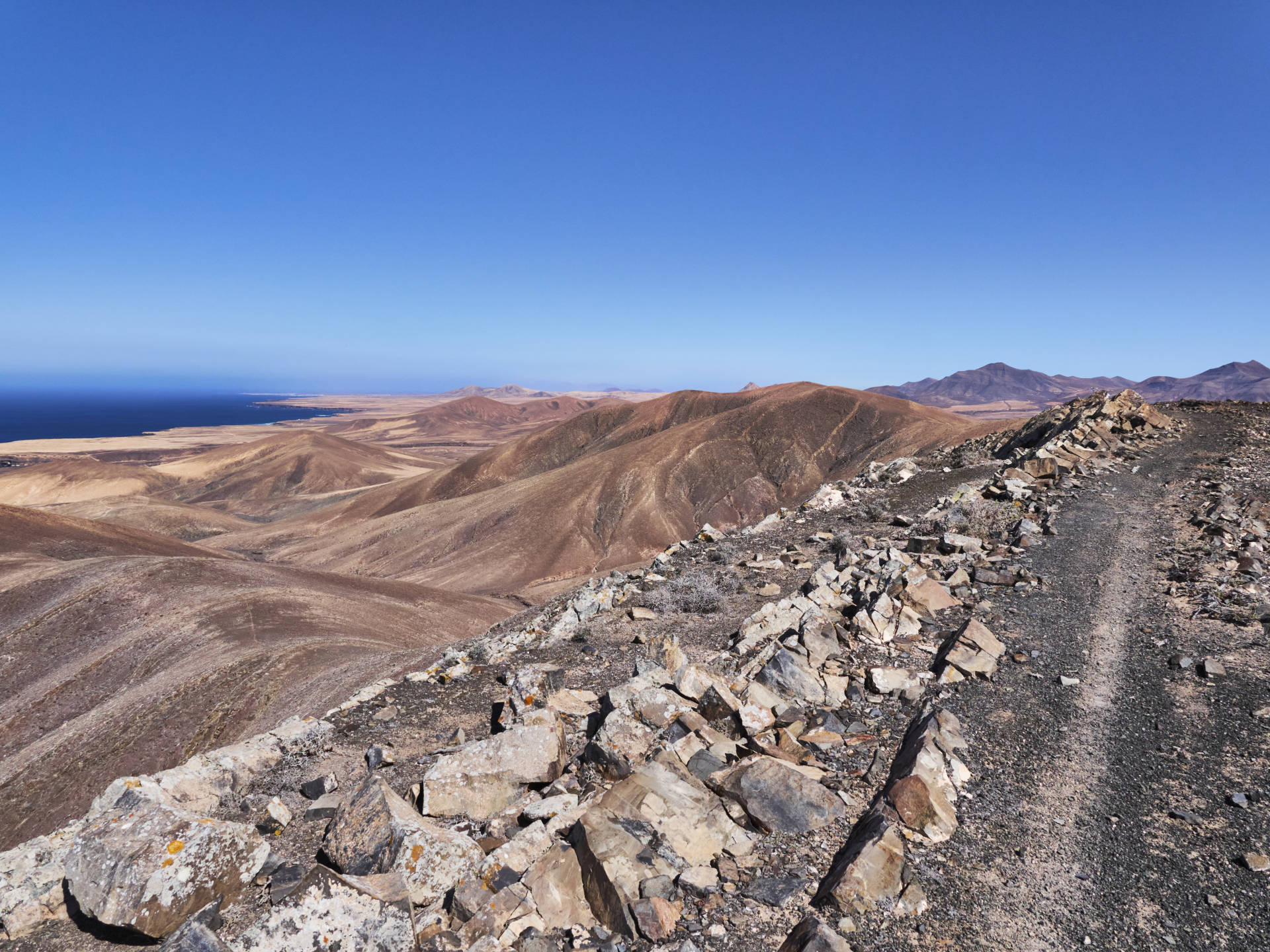 Vom Embalse de los Molinos über den Atalaya Risco Grande (328 m) zum wilden Playa de los Mozos.