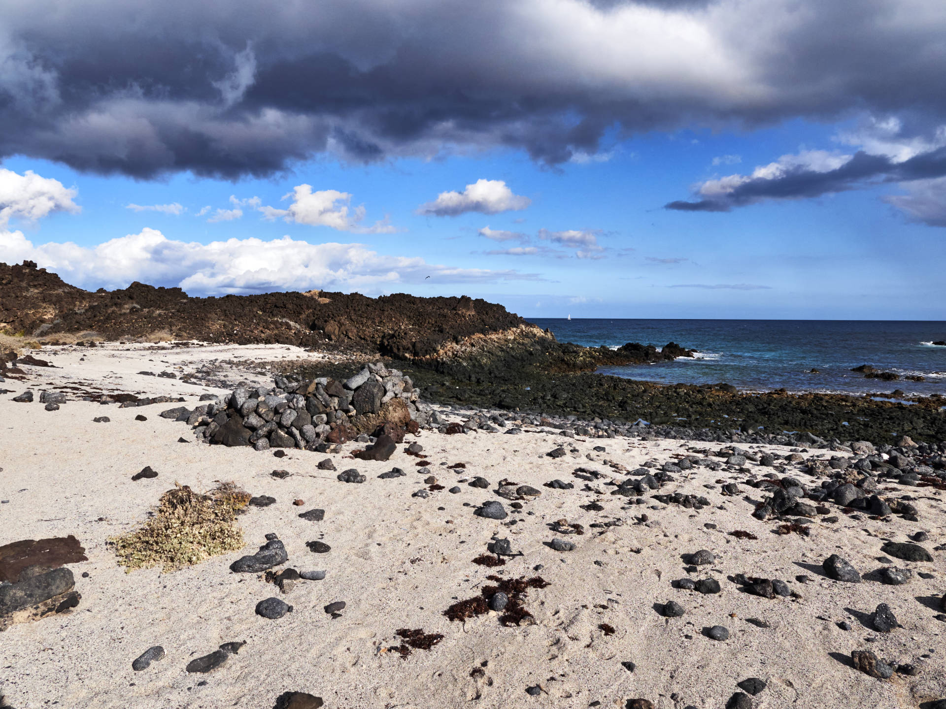 Küstenwanderung Fuerteventura – von der Ensenada de Toneles zu den Casas de Jacomar.