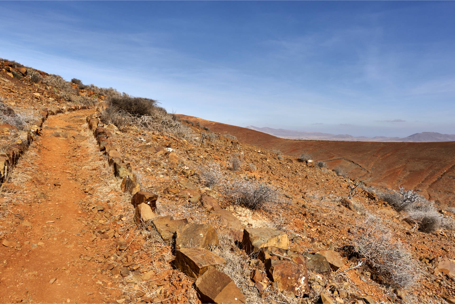 Hinauf über den Cuesta de la Villa zum Morro Rincón del Atajo (569 m) auf erstklassigem Wanderweg.