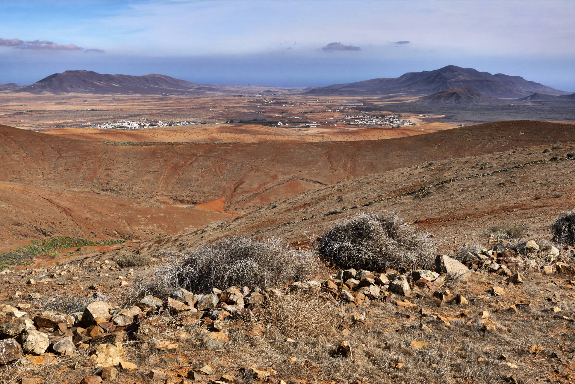 Blick auf Antigua, Valles de Ortega, am Horizont die Ostküste mit El Matorral, den Airport Fuerteventura.