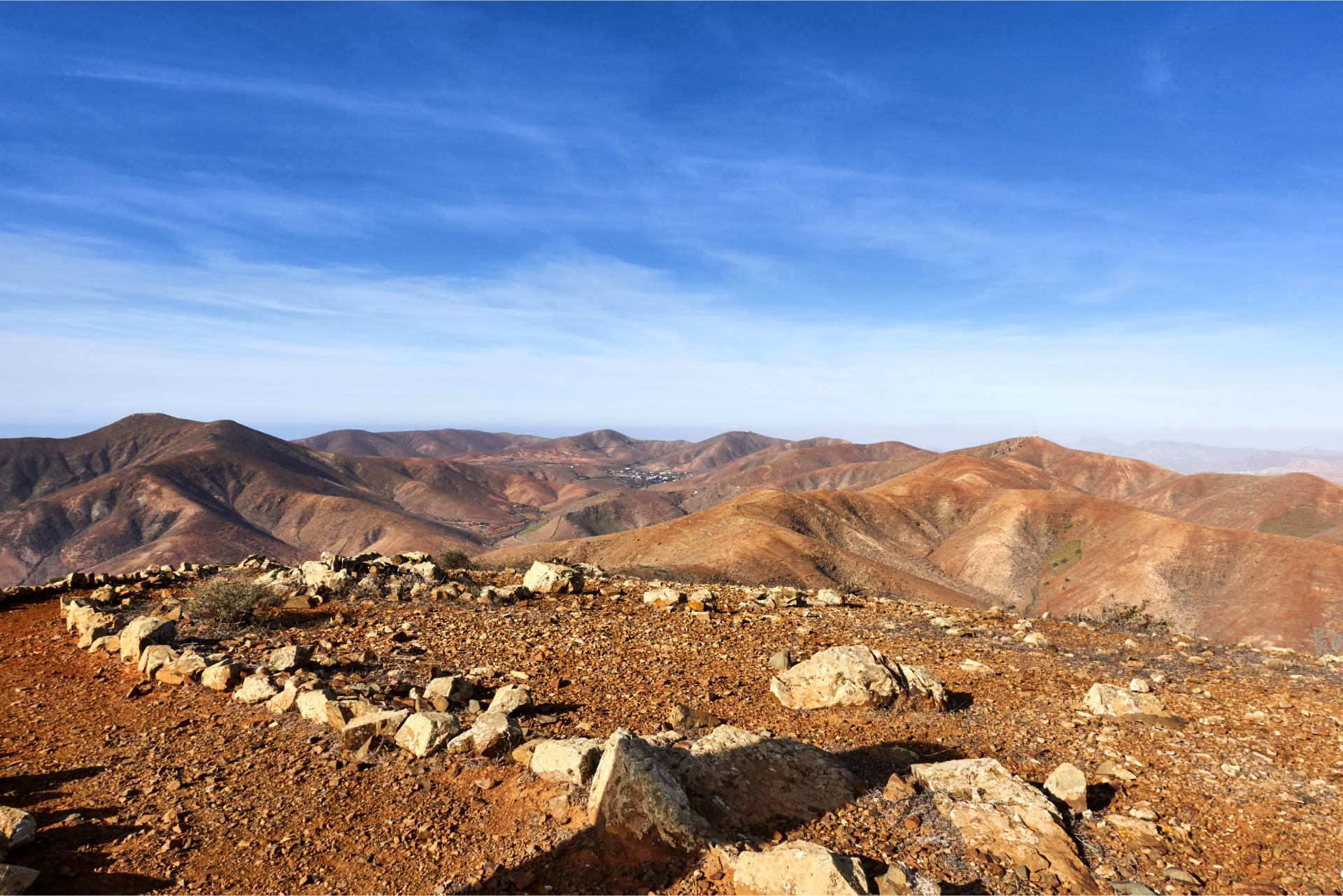 Am Morro Jorjado (680 m) mit Blick auf Betancuria.