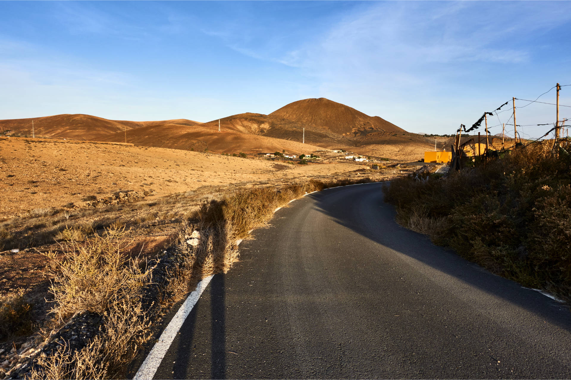 Von der Calle Juan Peñate auf namenlose Piste dann Asphalt zur FV-20.