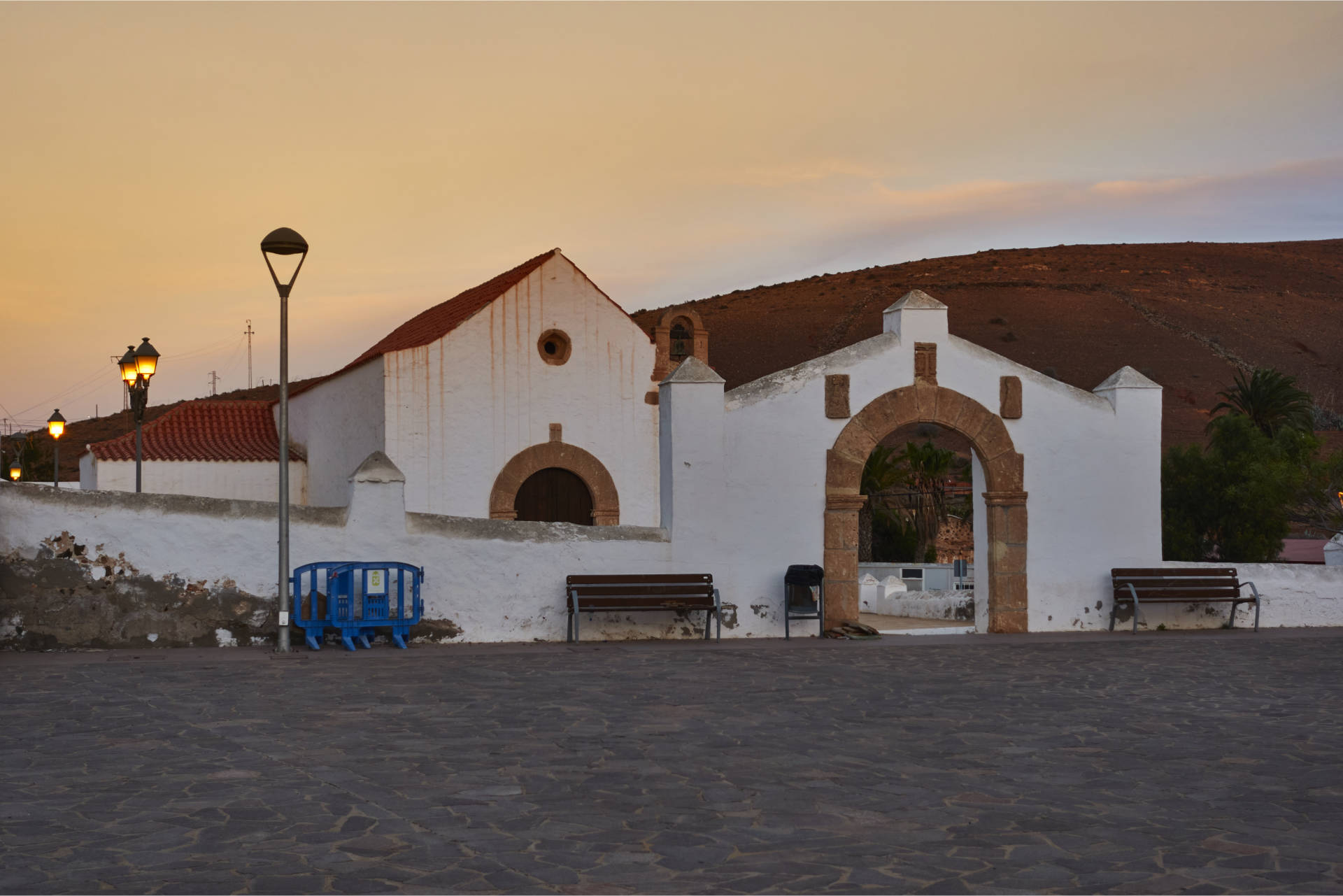 Die Ermita de Nuestra Señora de Guadalupe Agua de Bueyes in der Abenddämmerung.