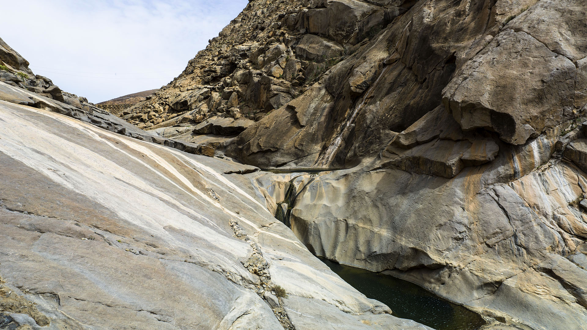 Wandern + Trekking auf Fuerteventura: Durchs Palmental von Vega Río Palmas nach Ajuy.