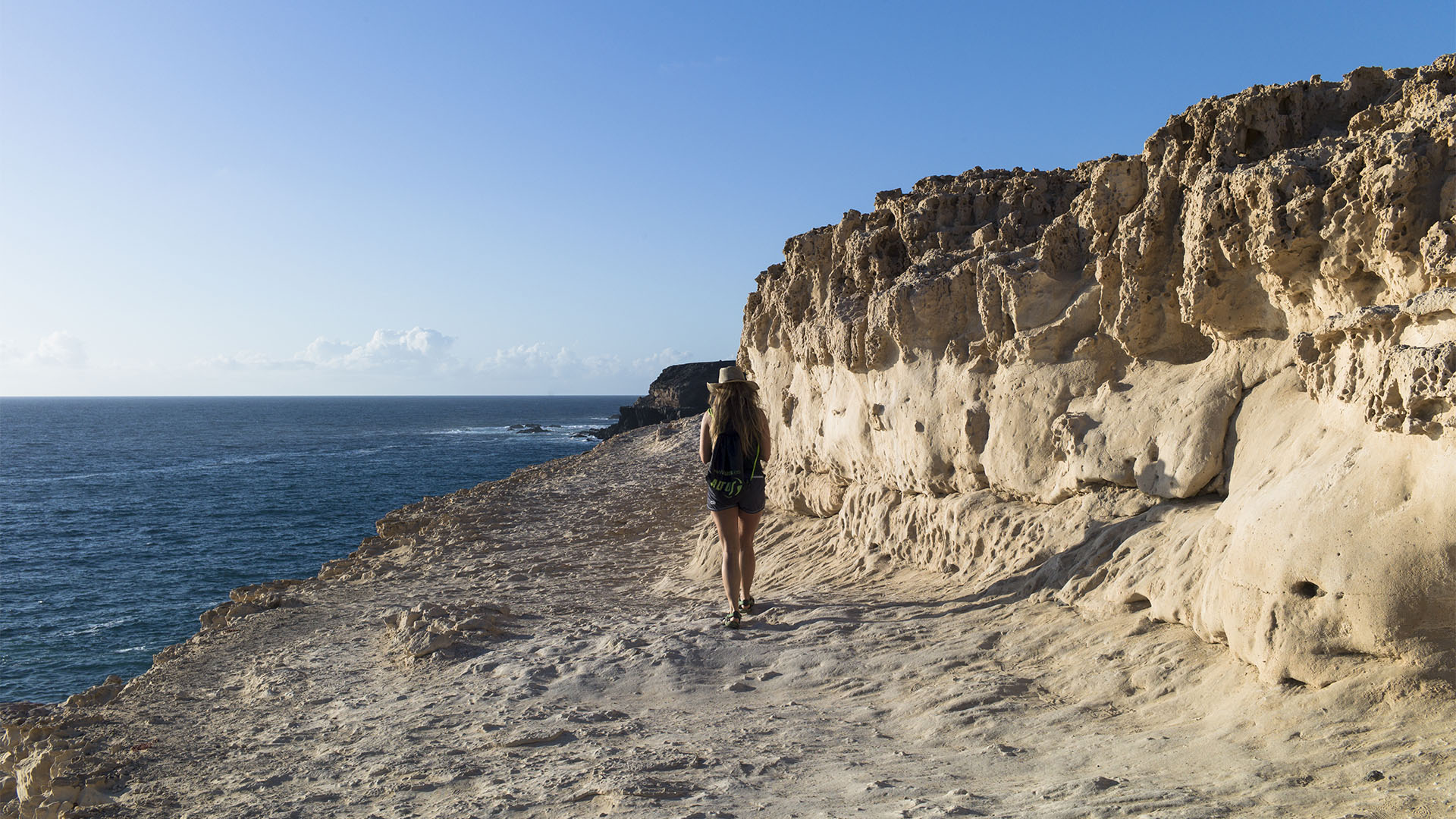 Wandern + Trekking auf Fuerteventura: Durchs Palmental von Vega Río Palmas nach Ajuy.