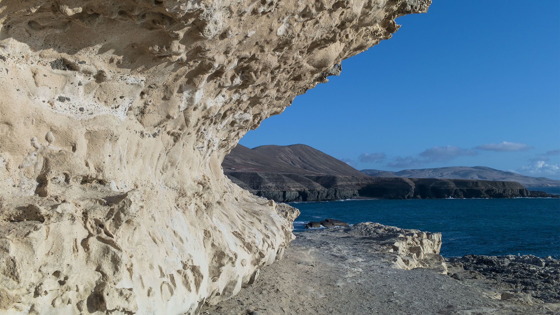 Wandern + Trekking auf Fuerteventura: Durchs Palmental von Vega Río Palmas nach Ajuy.