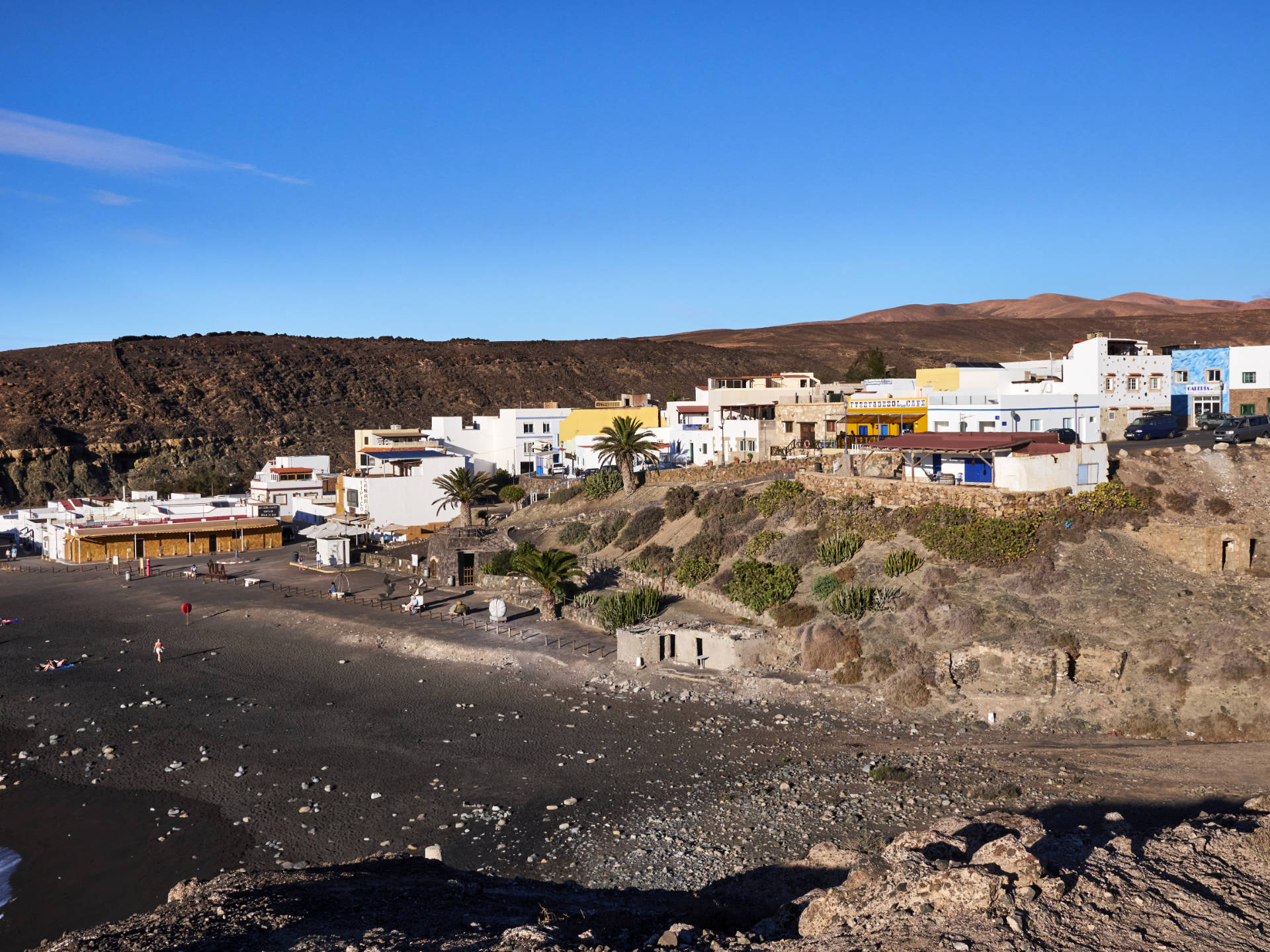Blick vom Punta del Batidero auf den Playa de Ajuy und den Ort Ajuy.