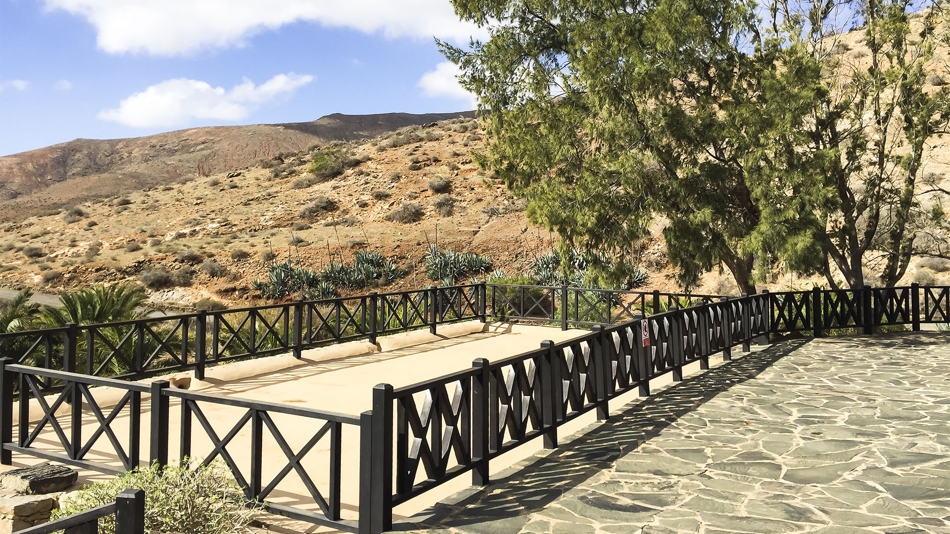 Wandern + Trekking auf Fuerteventura: Parra Medina einsam mit tollem Ausblick.