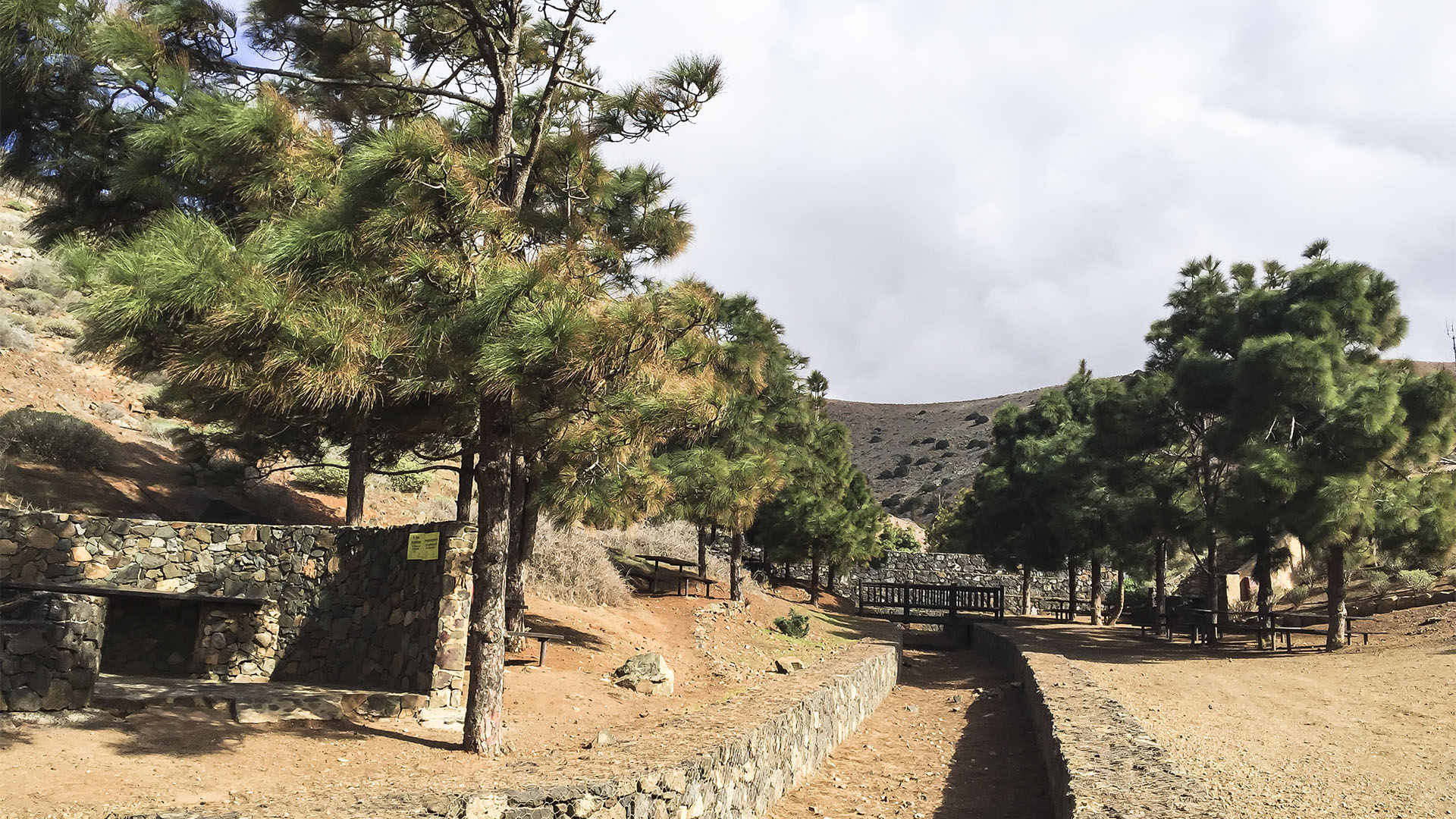 Wandern + Trekking auf Fuerteventura: Parra Medina einsam mit tollem Ausblick.