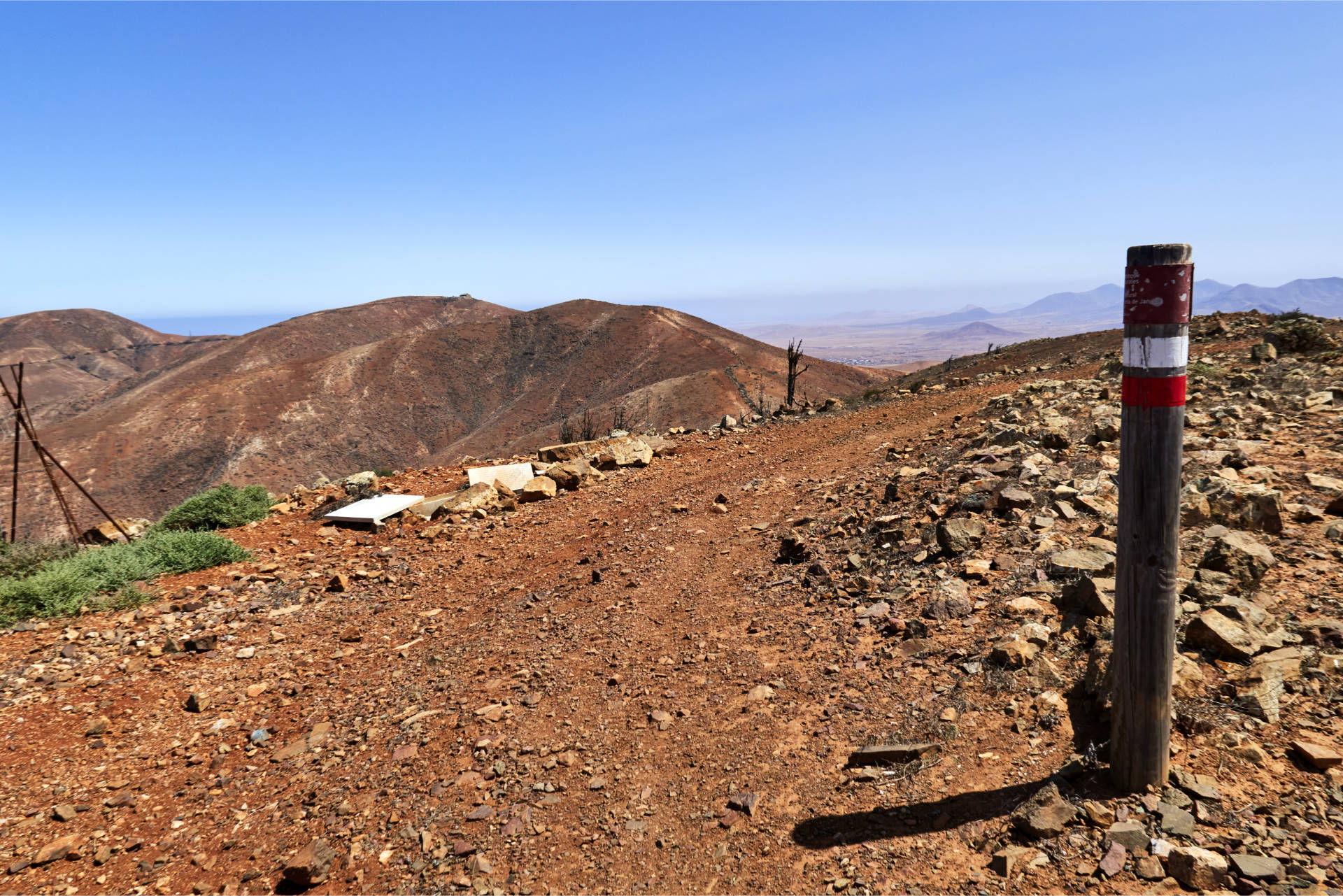 Blick auf den Morro de Veloso – zwischen Morro Janana (672 m) und dem Morro de Veloso (676 m).