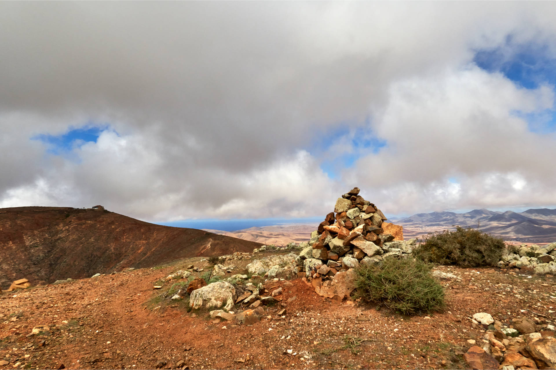 Am Trail Richtung  Morro de Veloso o del Convento (676 m).