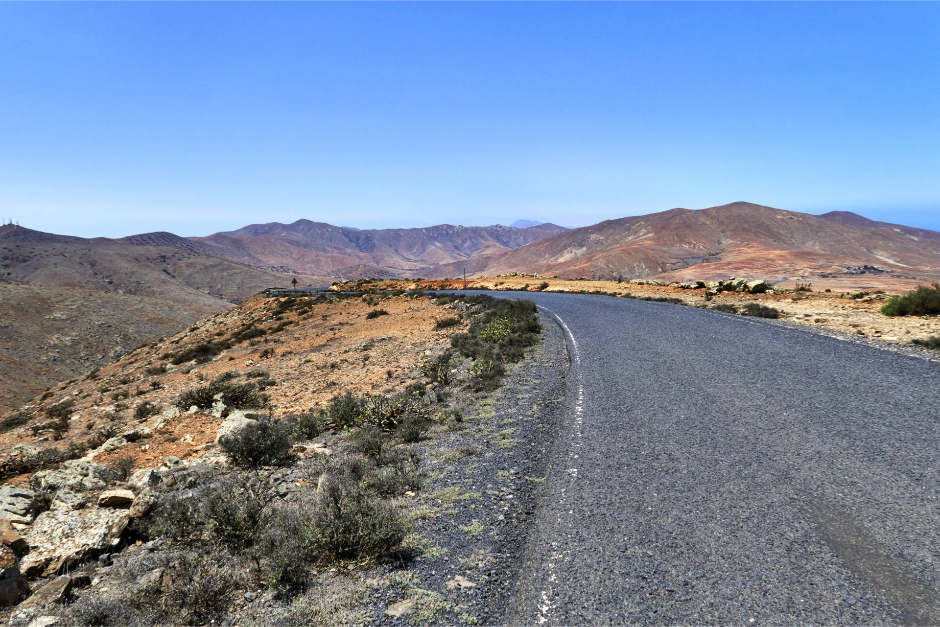 Vom Morro Veloso (676 m) hinunter nach Betancuria – die ersten Meter auf Asphalt.