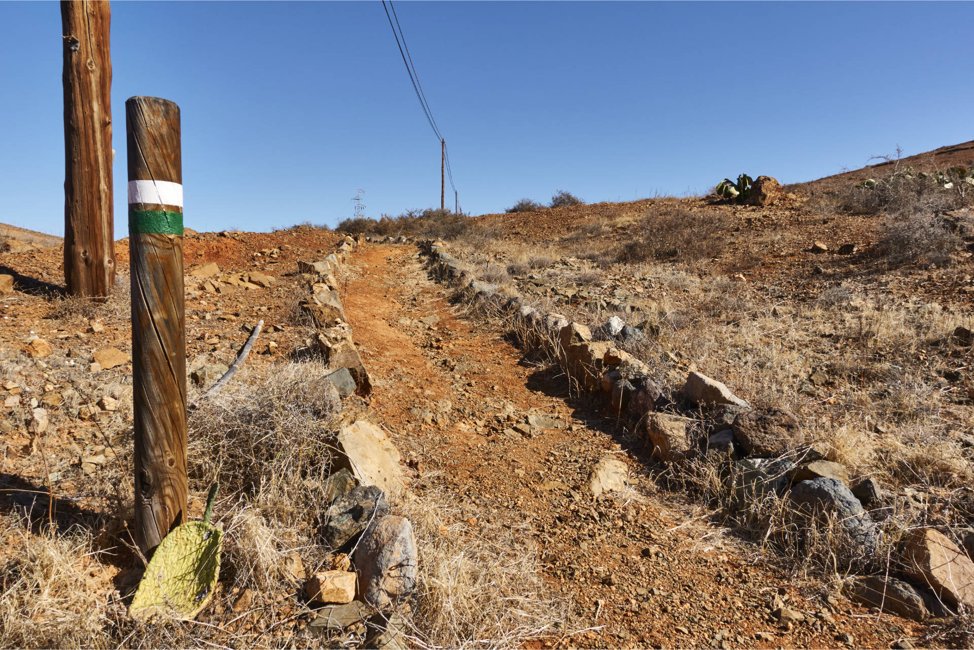 Weiss-grün markiert – der Camino natural nach Tiscamanita.