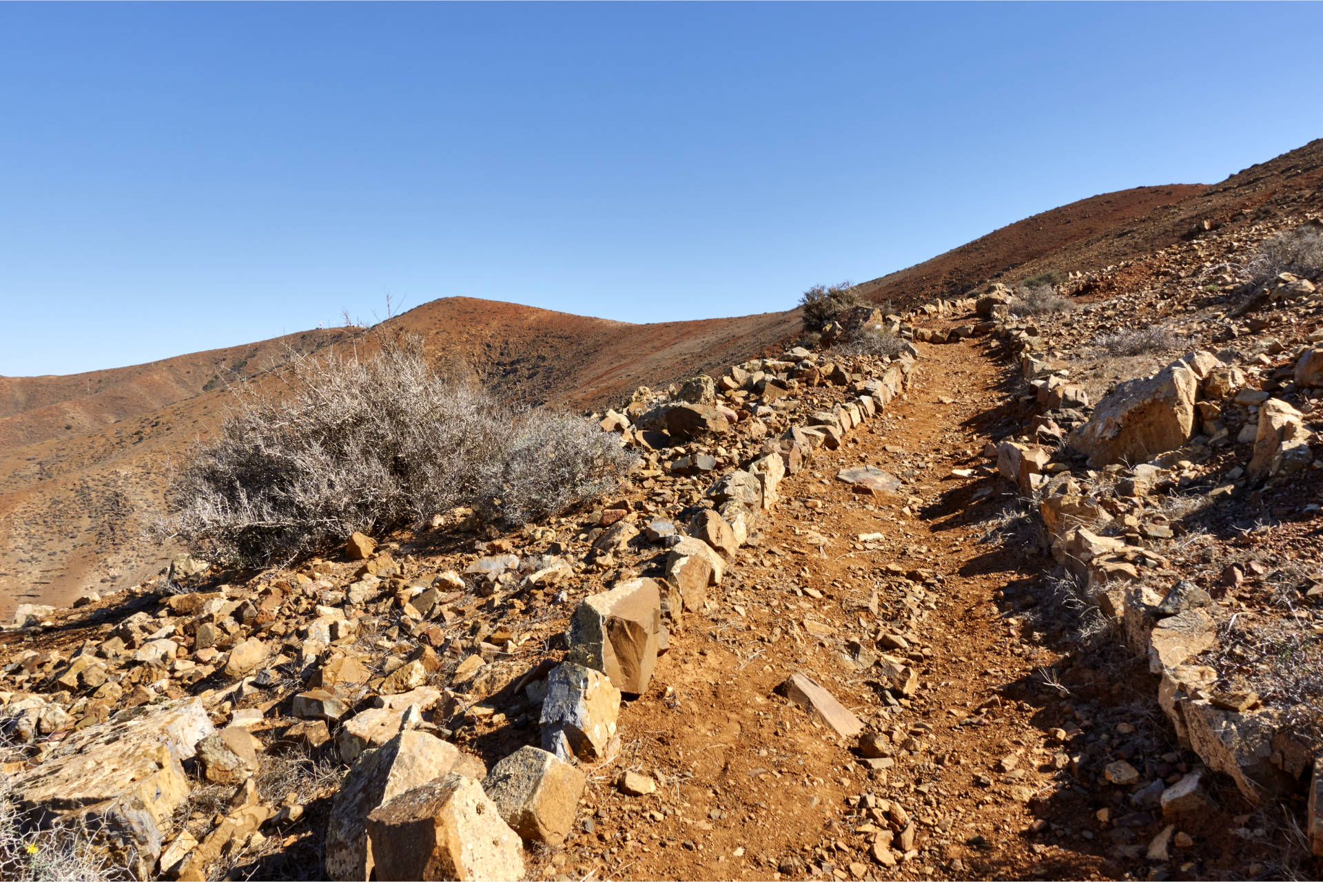 Die Steigung hinauf zum Morro Rincón del Atajo (569 m) zieht stetig an.