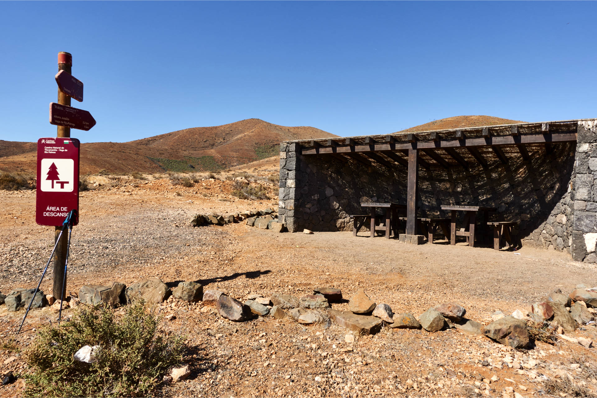 Der übliche schattenspendende Picknickplatz, am Beginn, Ende der Camino Naturales de Fuerteventura.