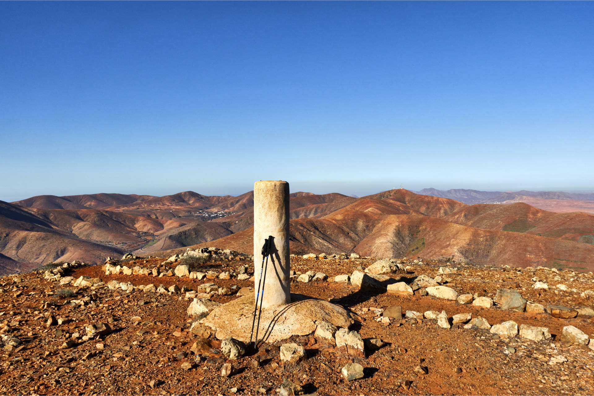 Gipfelglück am späten Nachmittag am Morro Jorjado (680 m) – in der Ferne Betancuria.