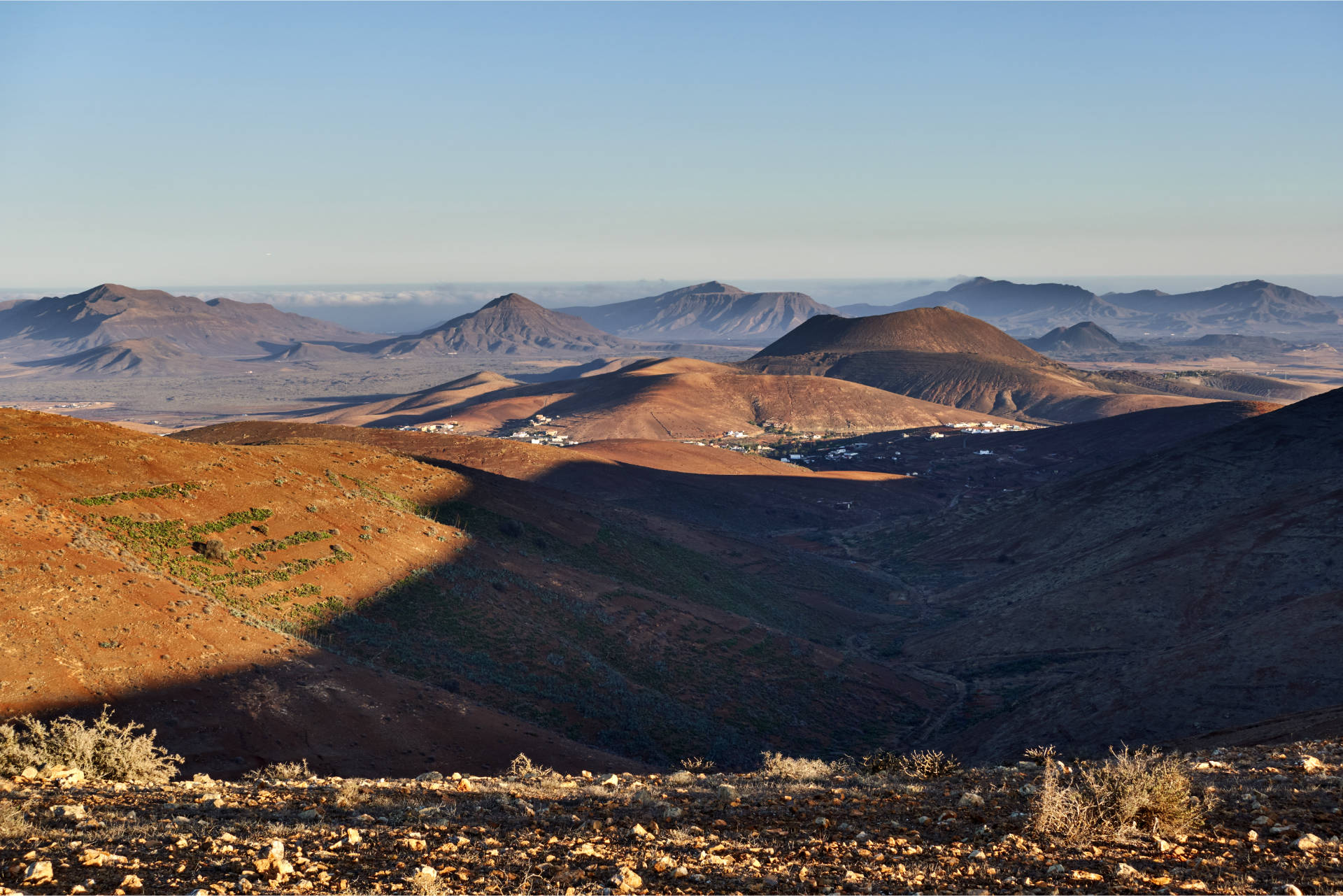 Blick über den Barranco Almácigos nach Aguas de Bueyes.