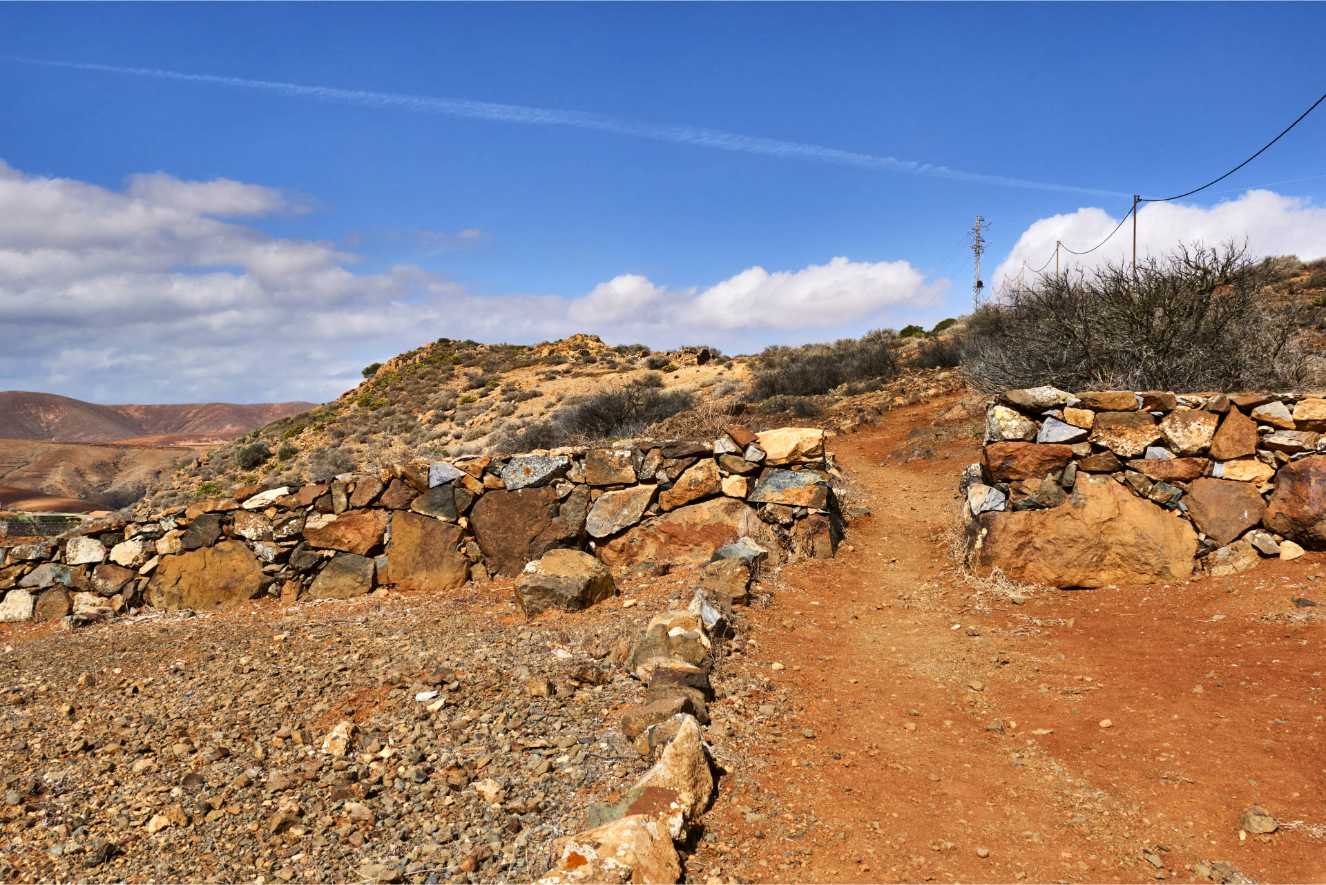 Der Wanderweg hinüber zum Morro del Humilladero (479 m).