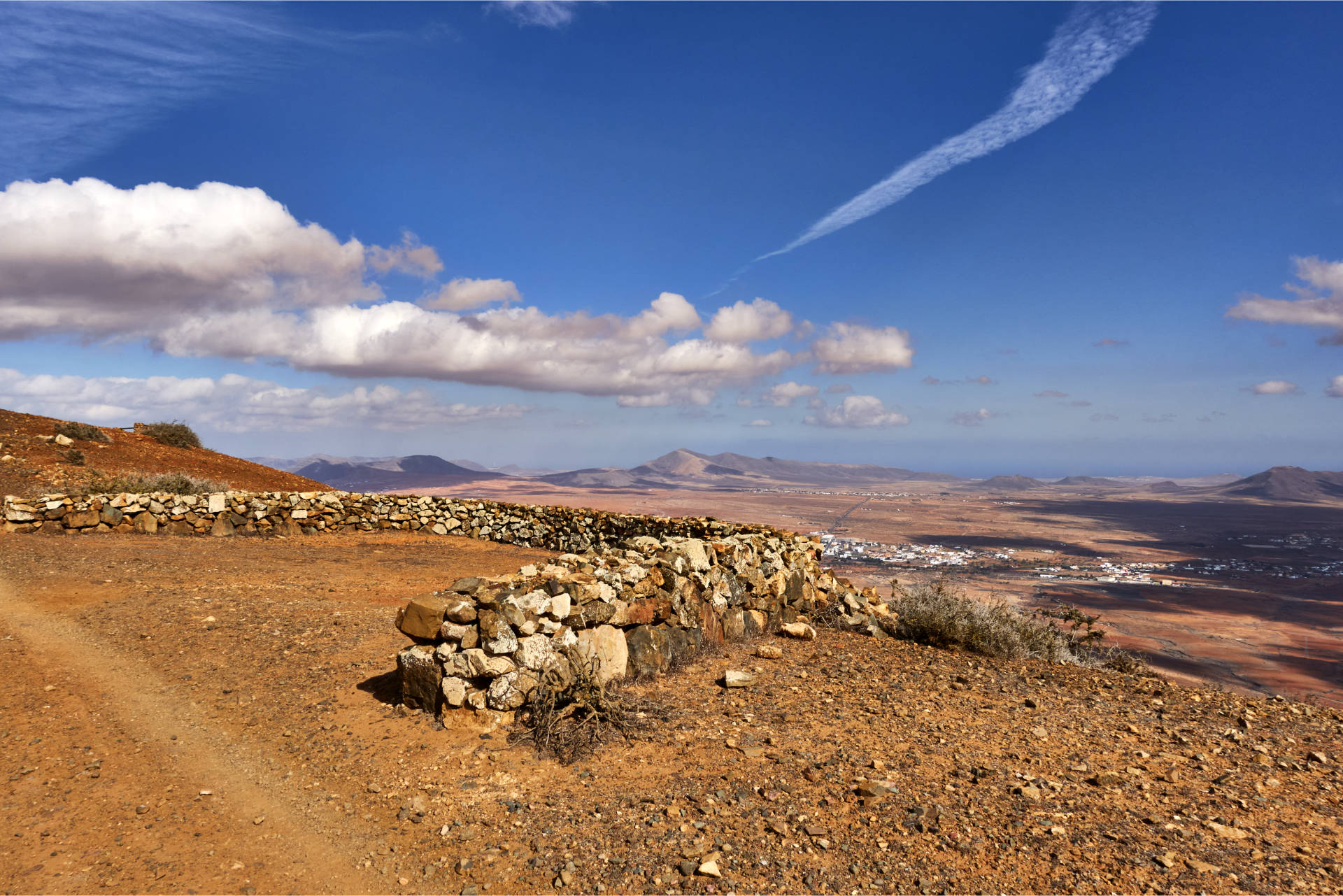 Ausblick von der 2. Aussichtsterrasse unterhalb des Morro Janana o Janichón (672 m) auf Antigua.