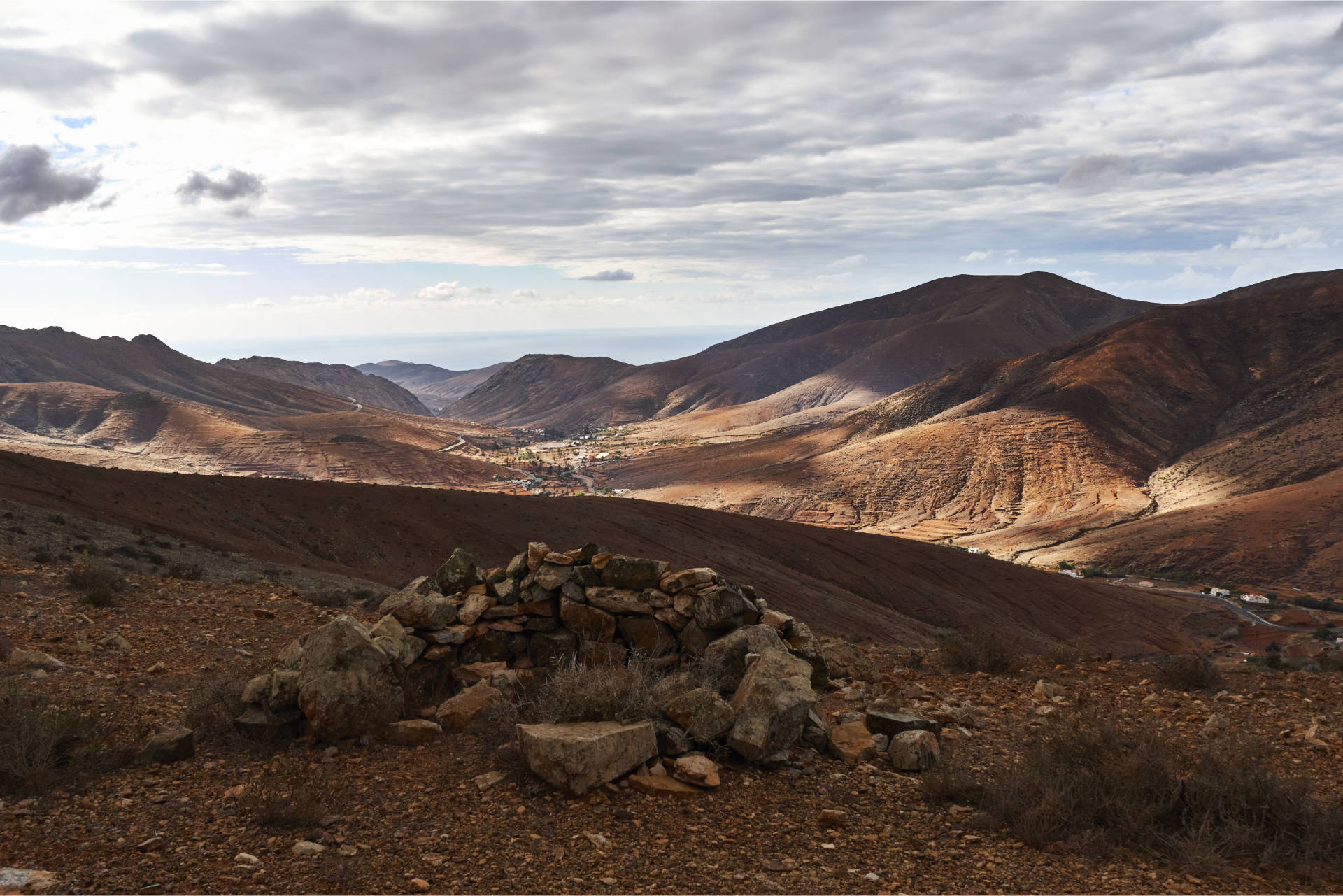 Blick auf Vega de Río Palmas vom Degollada Vista del Pueblo (566m).