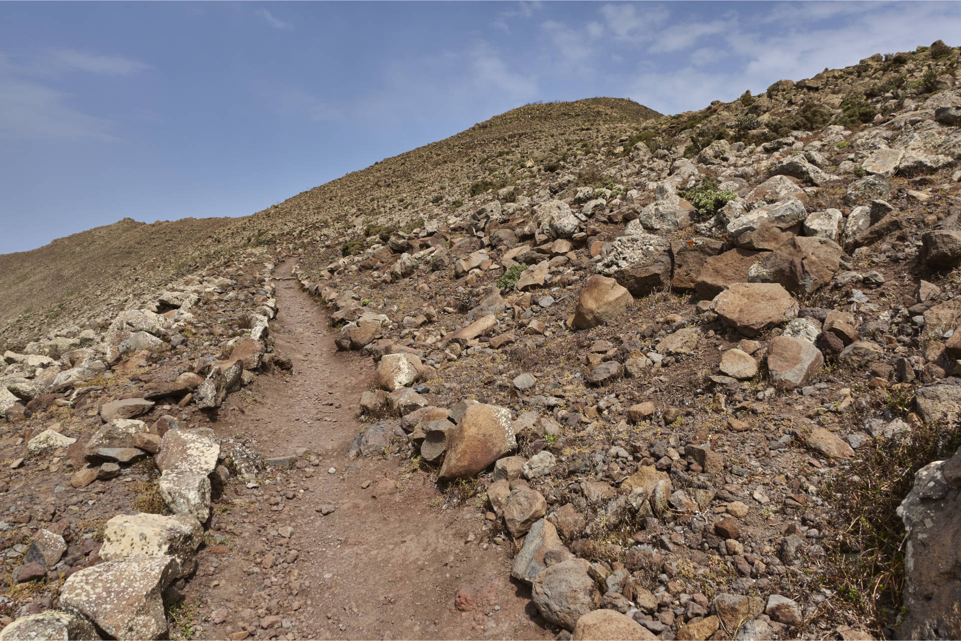 Erstklassiger Wanderweg hinauf zum Pico de la Zarza.