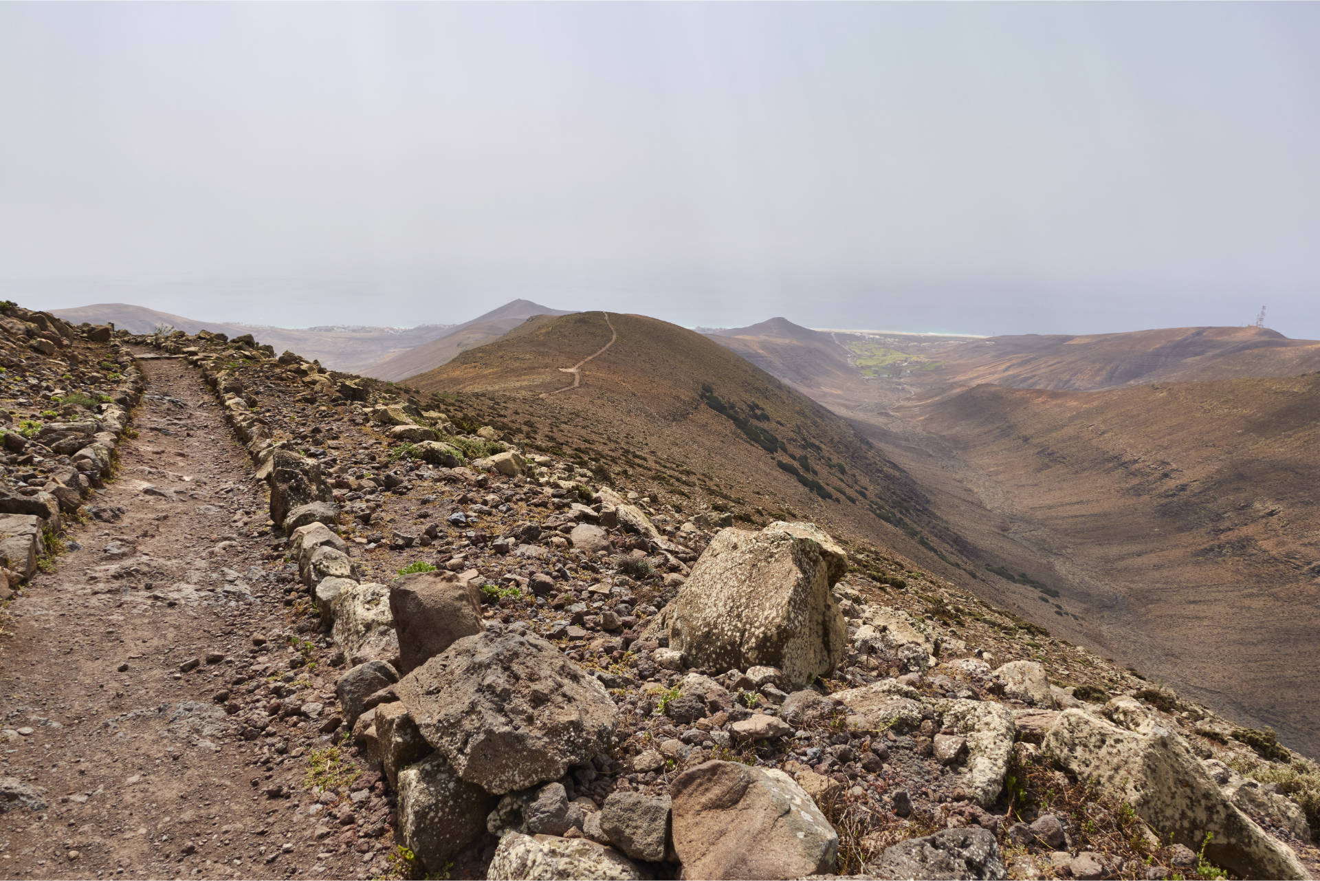 Erstklassiger Wanderweg hinauf zum Pico de la Zarza.