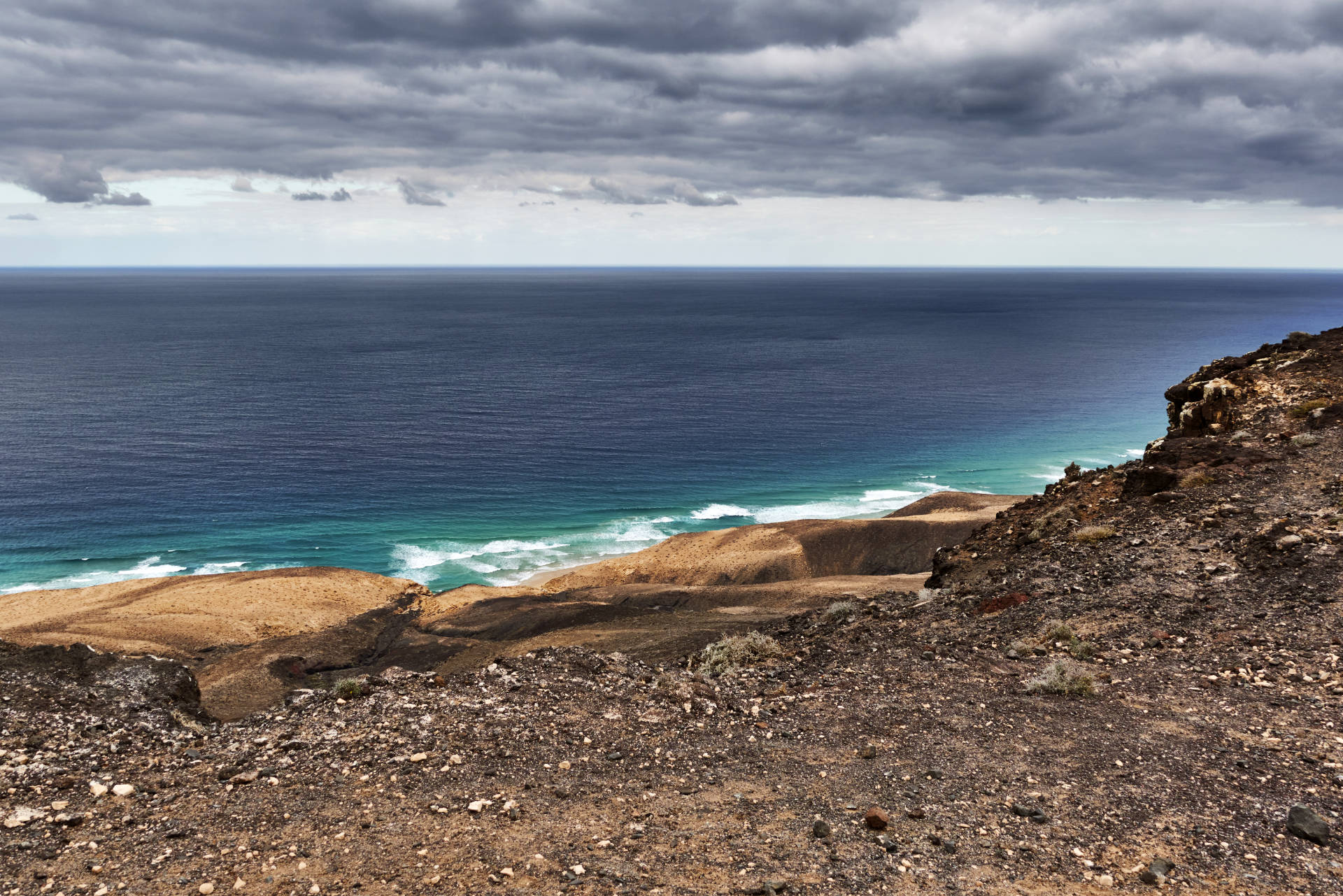 Blick vom Degollada de Pecenescal (249 m) auf den Playa de Barlovento.