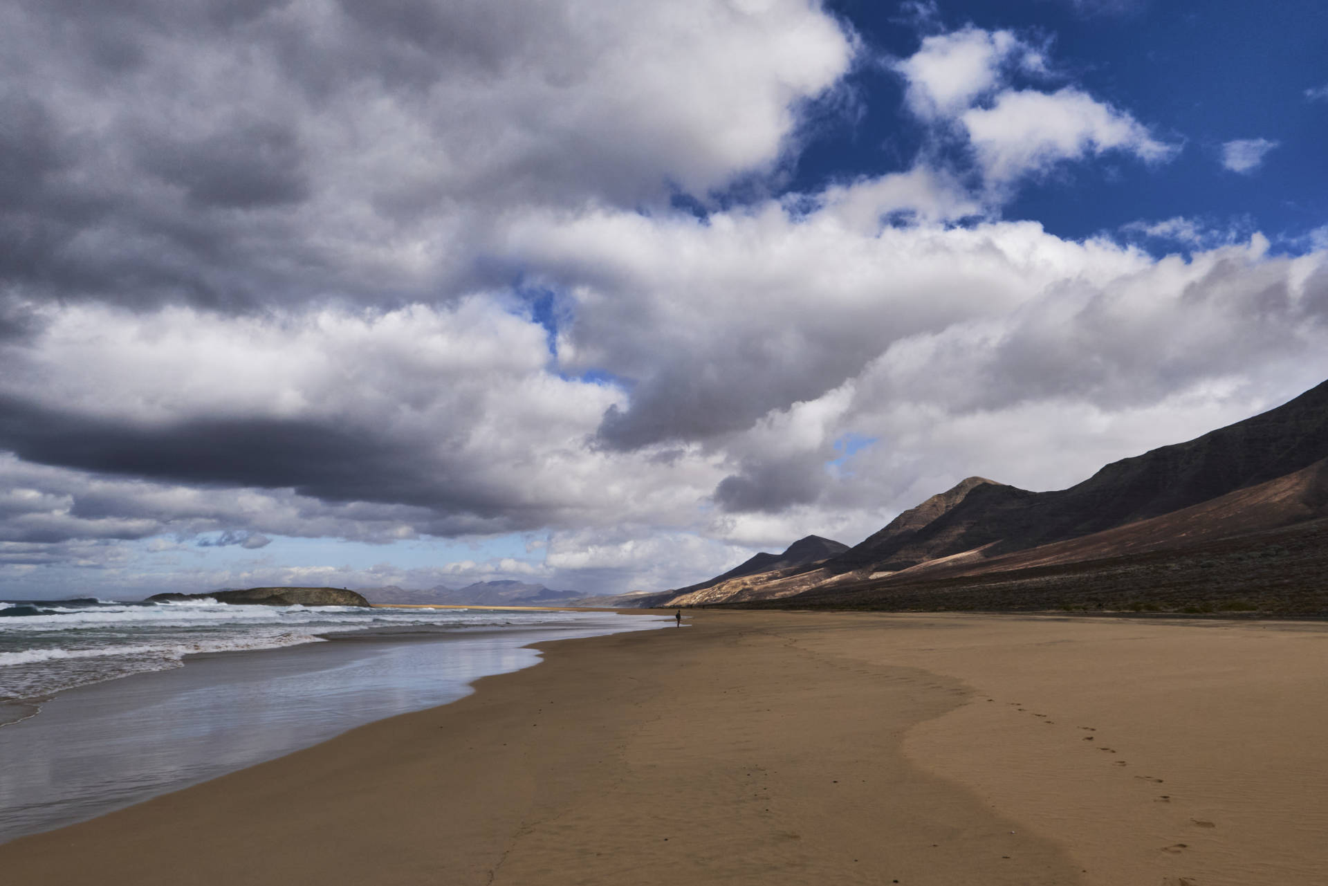 Am Playa de Cofete – die El Islote ist fast erreicht.