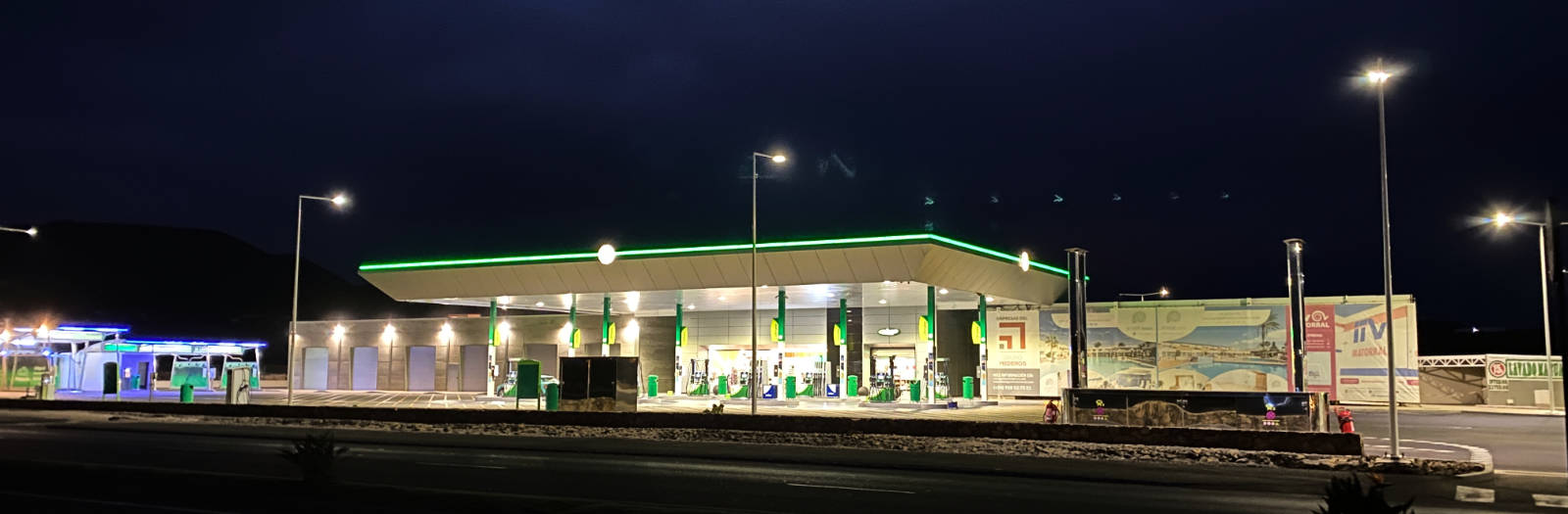 BP Tankstelle Corralejo Fuerteventura mit AdBlue Zapfsäulen.